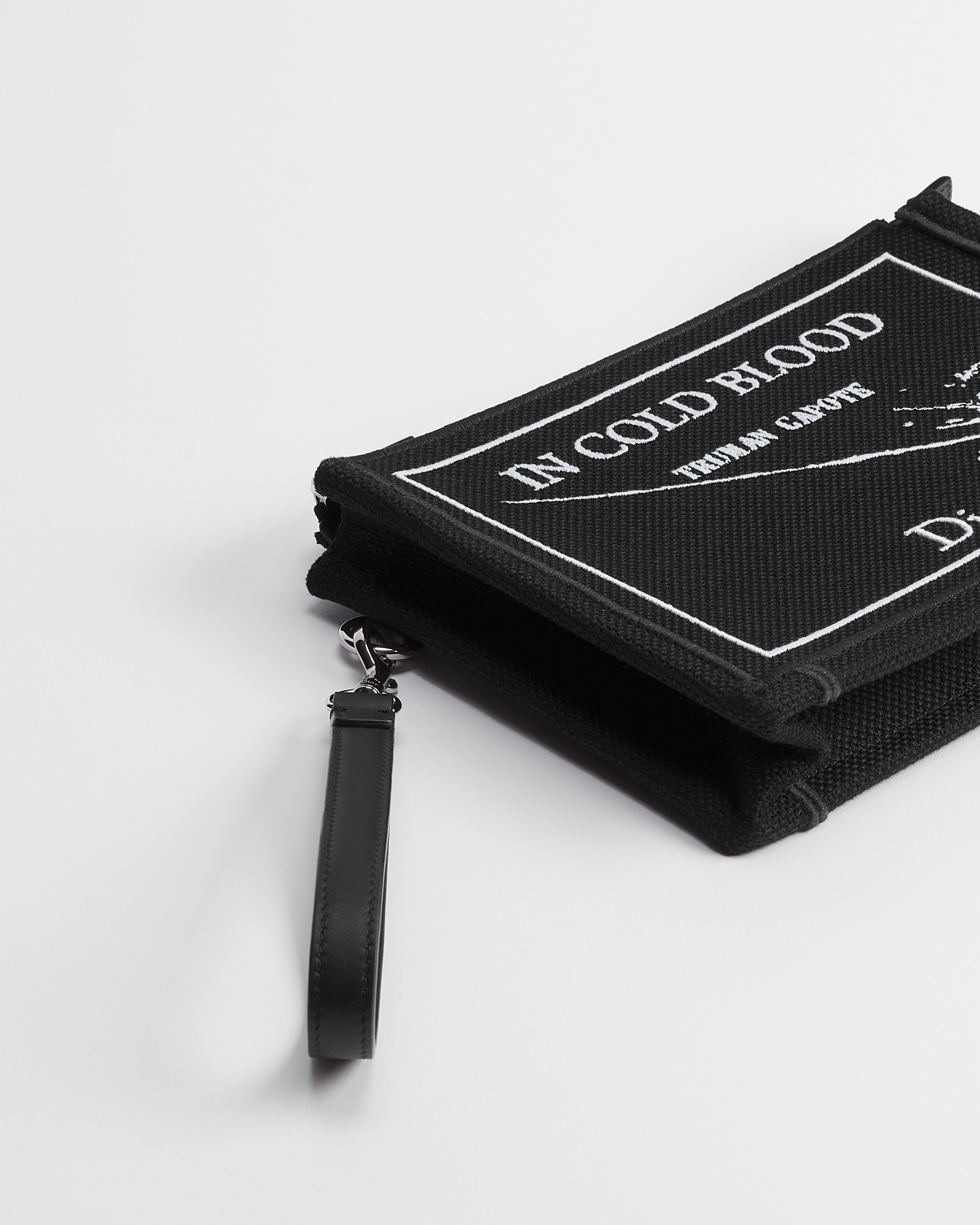 Dreieckige Pouch im A5-Format Book Cover-Stickerei in Schwarz und Weiß E03