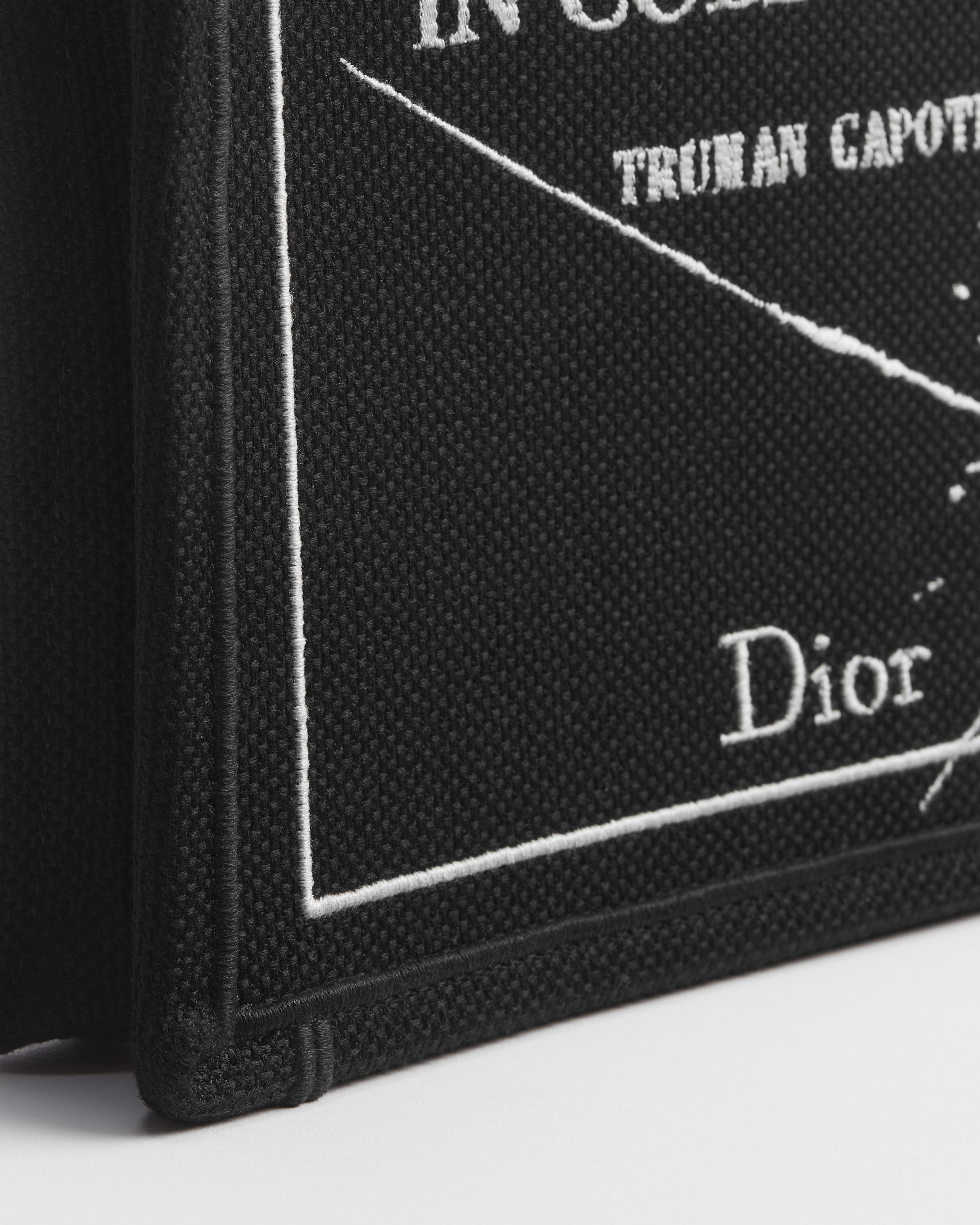 Driehoekige A5-pouch Zwart en wit Book Cover-borduursel E14