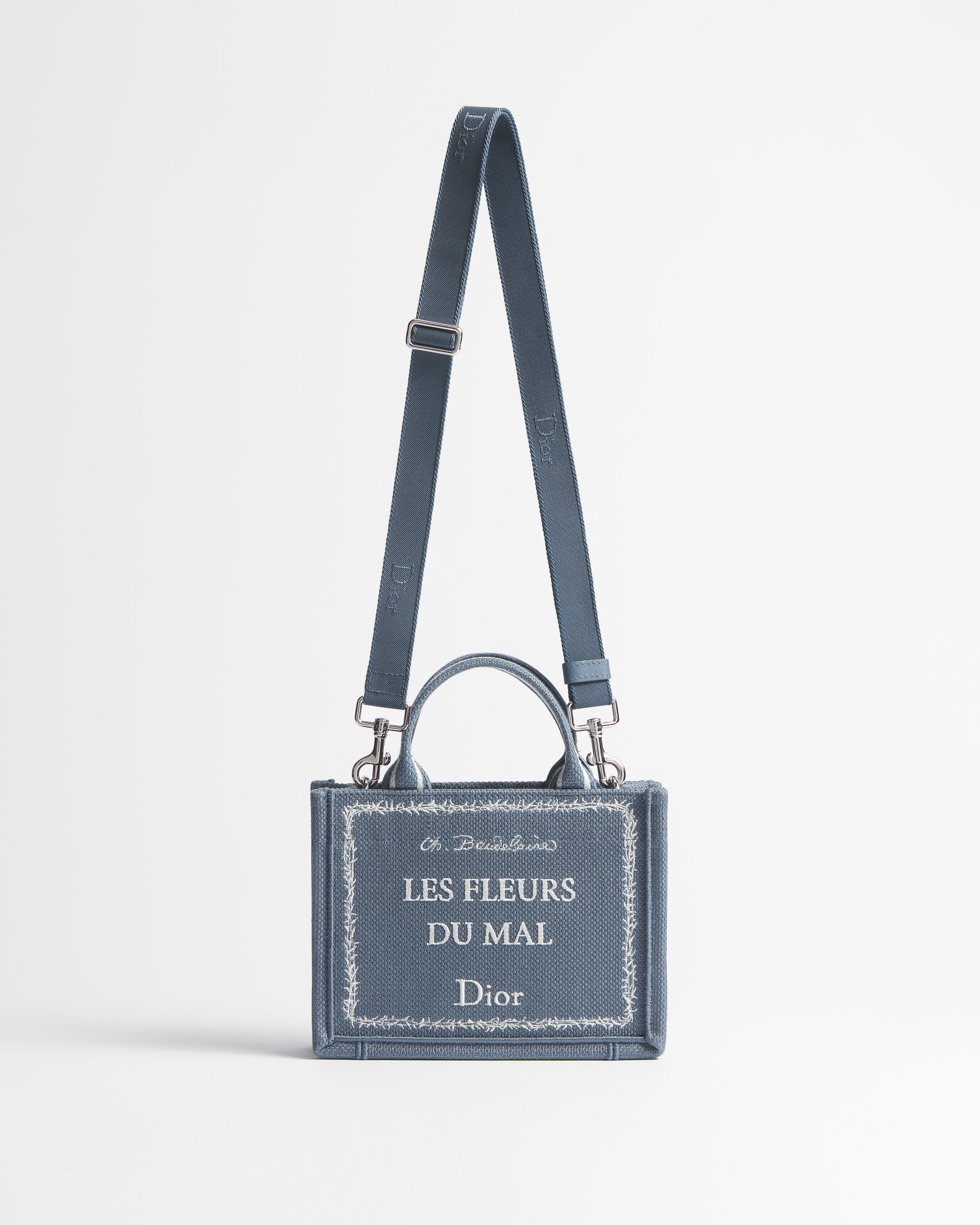 Mini Dior Book Tote mit Schulterriemen Book Cover-Stickerei in Blau und Weiß (20 x 15,5 x 6 cm) E07