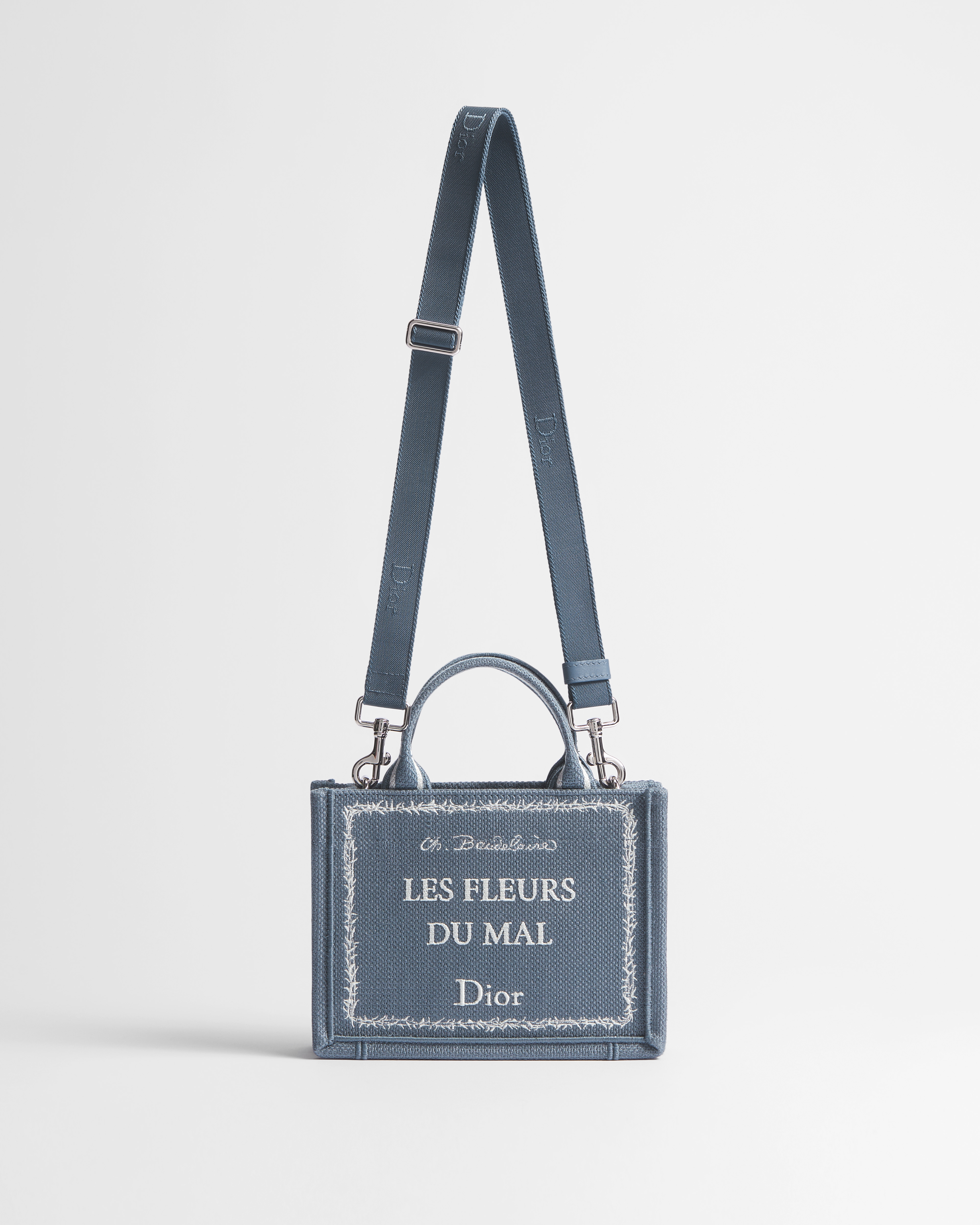 Sac Dior Book Tote Mini à bandoulière Broderie Book Cover bleue et blanche (20 x 15,5 x 6 cm) E07