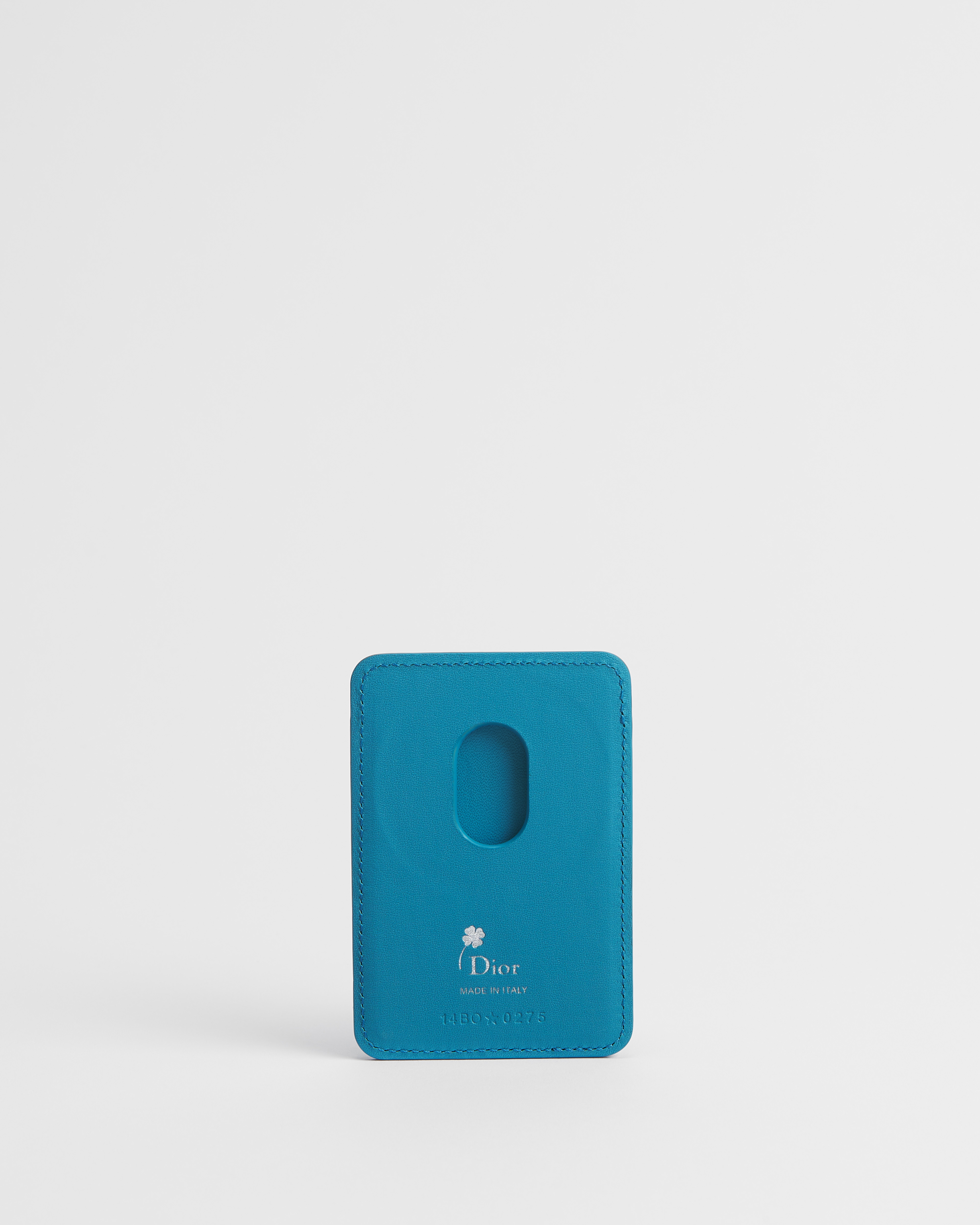 Magnetisches Kartenetui Book-Cover-Prägung auf Kalbsleder in Hellblau und Weiß E08