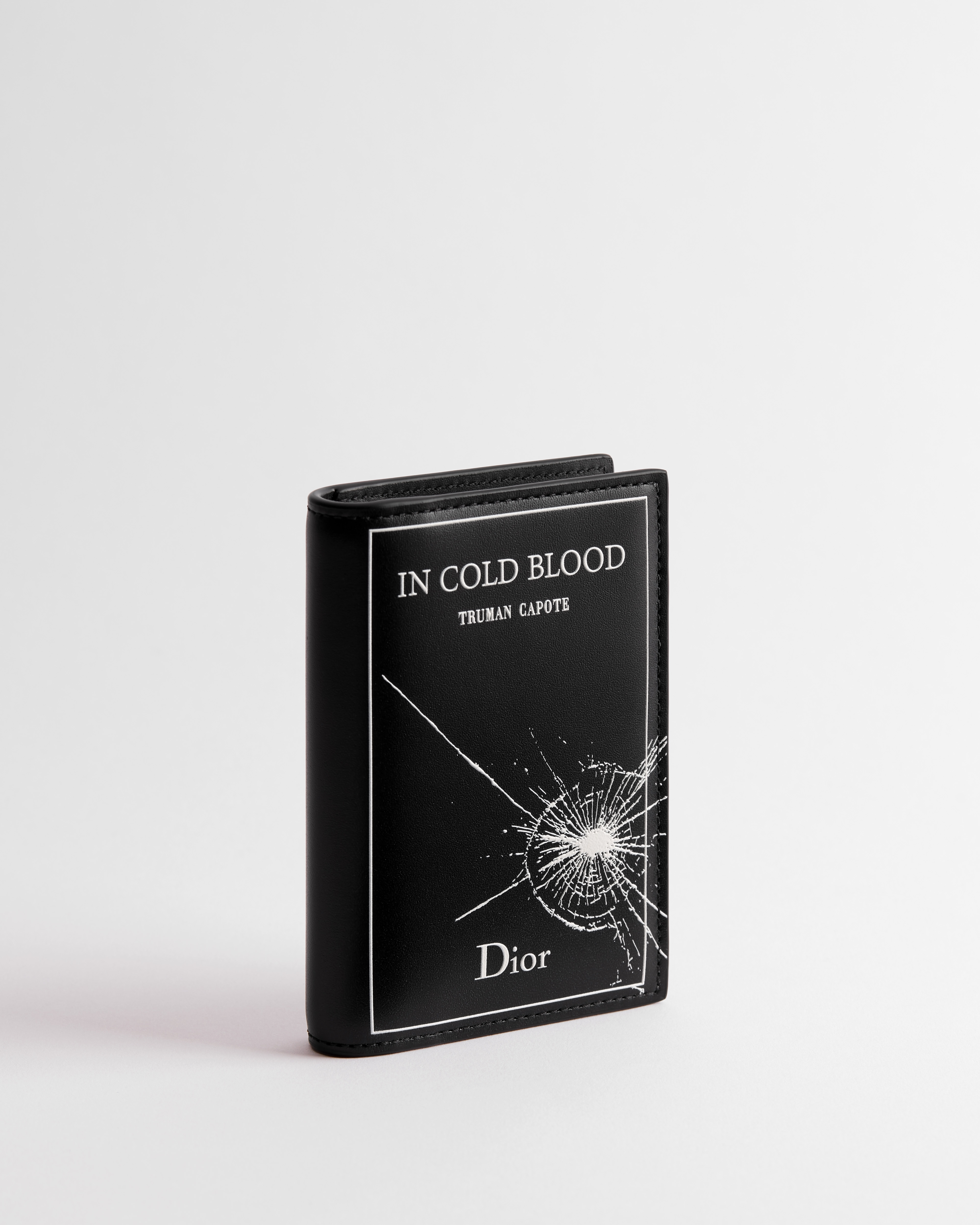 Bifold-Kartenetui Book-Cover-Prägung auf Kalbsleder in Schwarz und Weiß E03