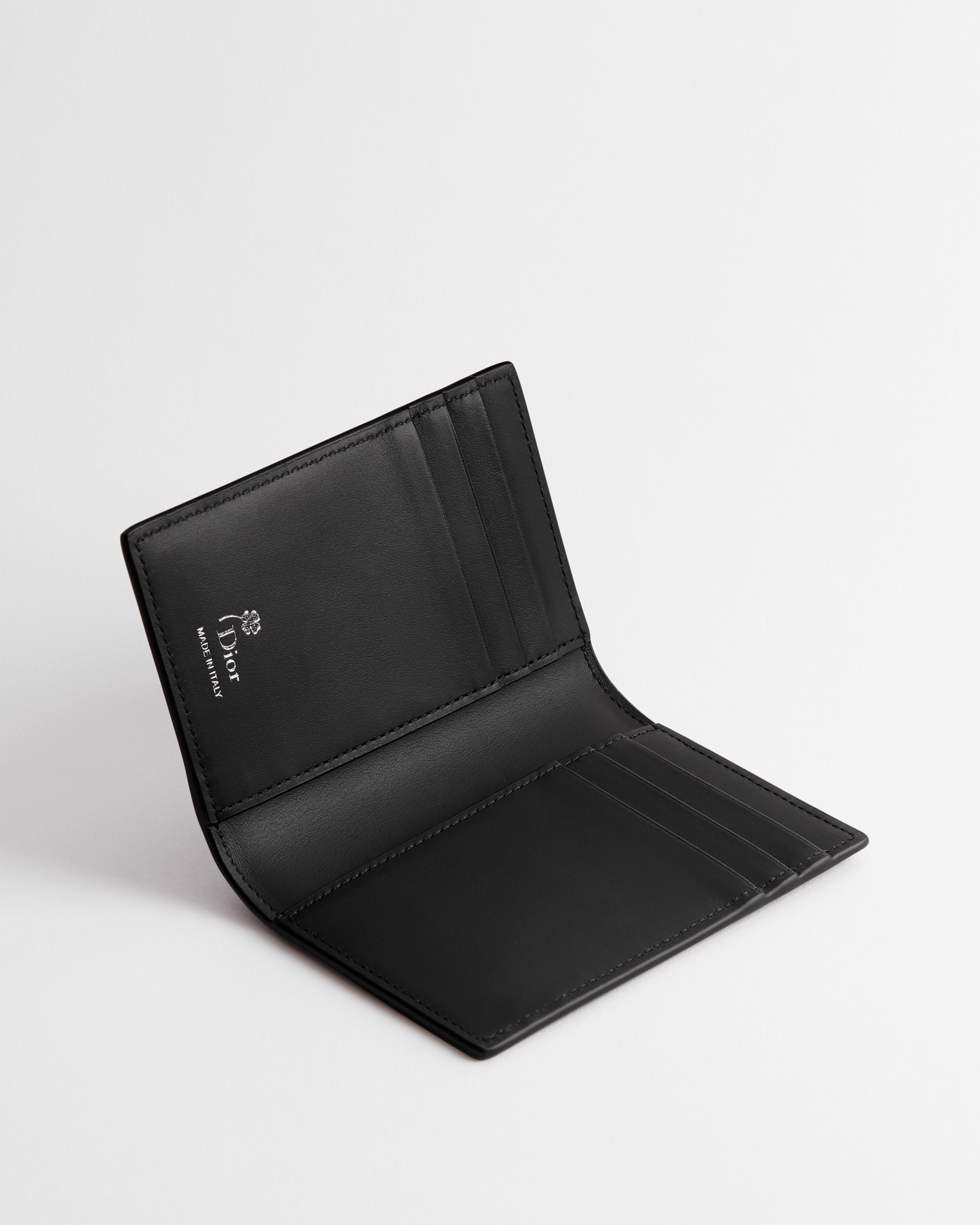 Bifold-Kartenetui Book-Cover-Prägung auf Kalbsleder in Schwarz und Weiß E06