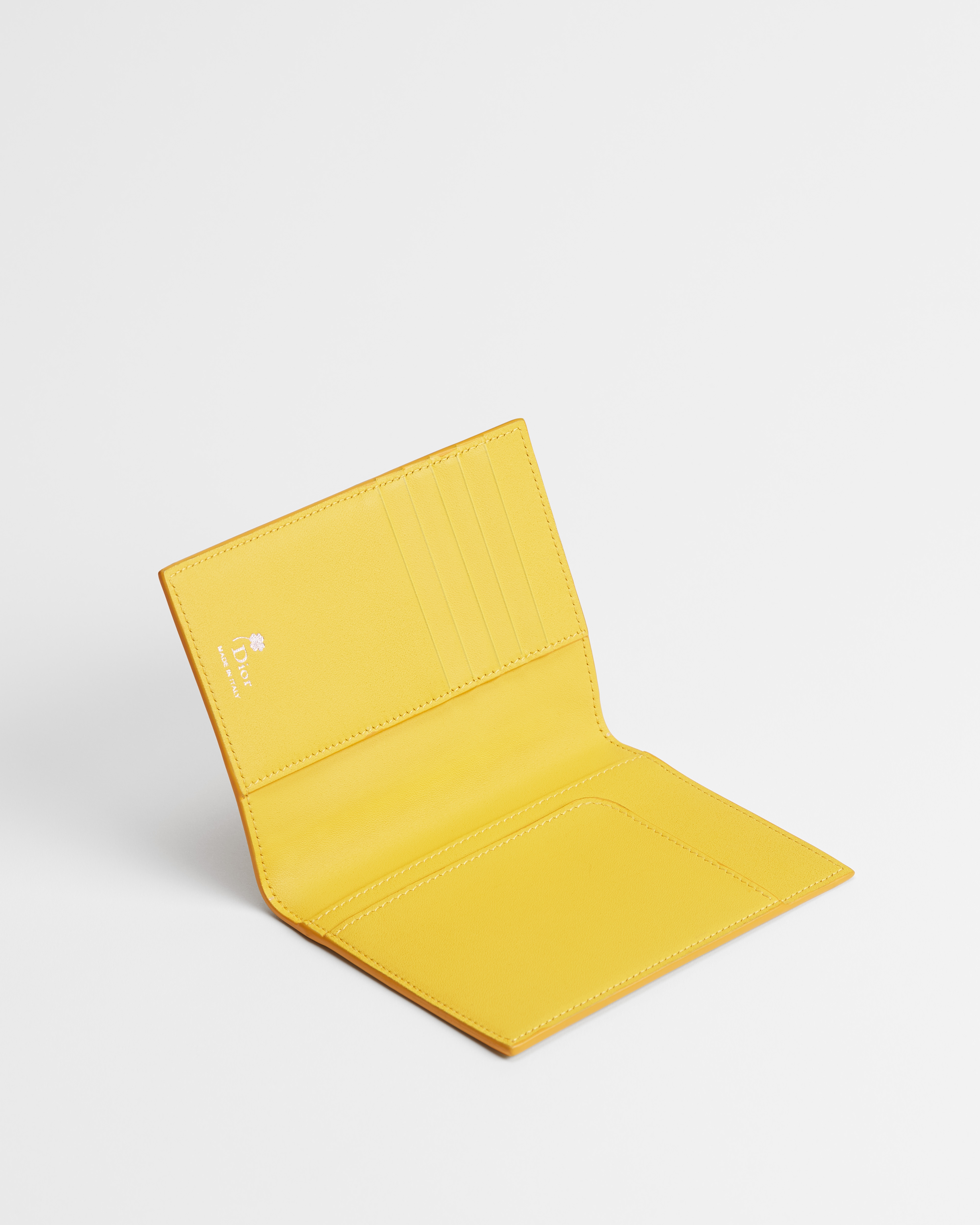 Reisepassetui Book-Cover-Prägung auf Kalbsleder in Gelb und Rot E07