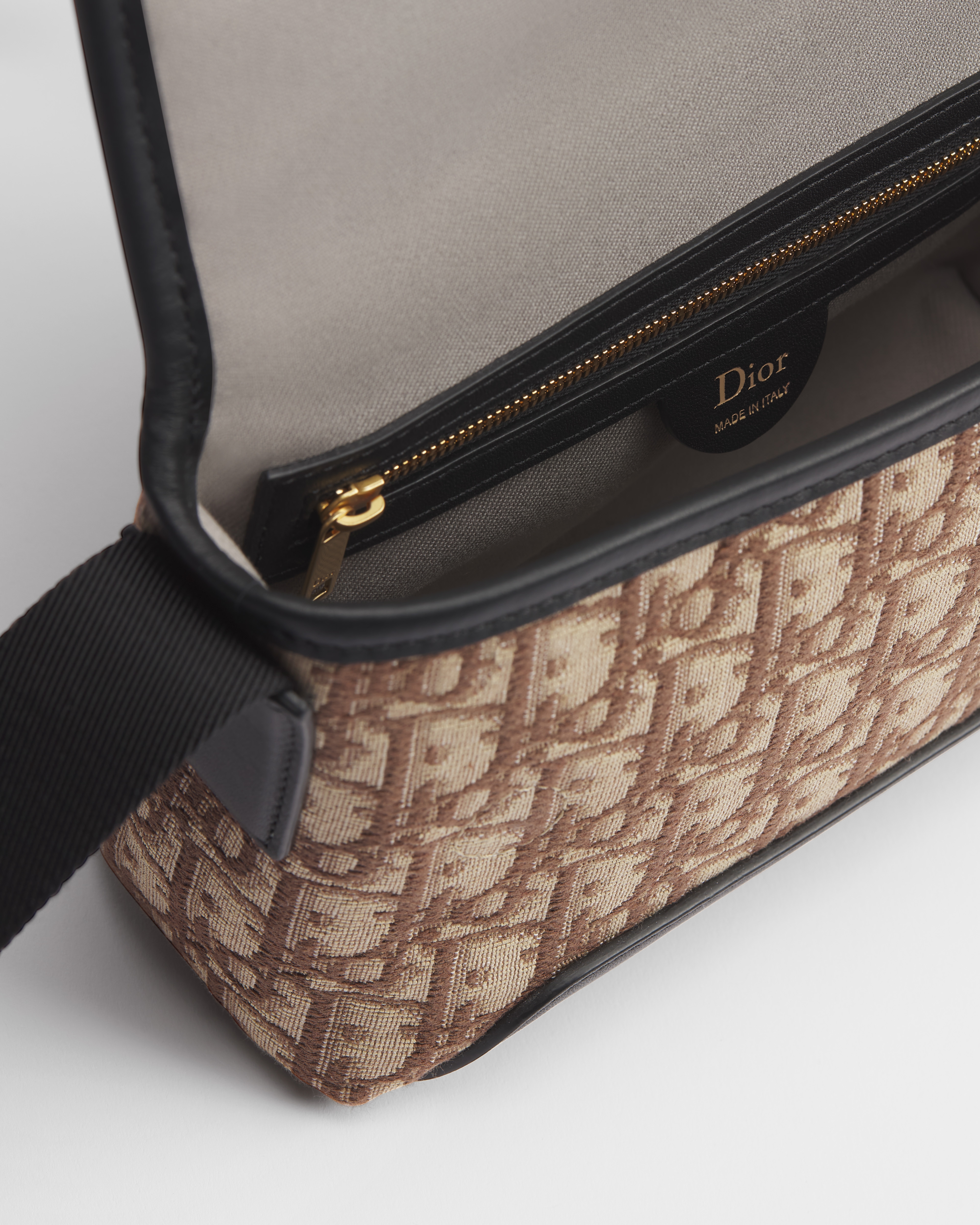 Mini Dior Jett Messenger Tasche mit Umschlagklappe Dior Oblique Jacquard in Braun E06