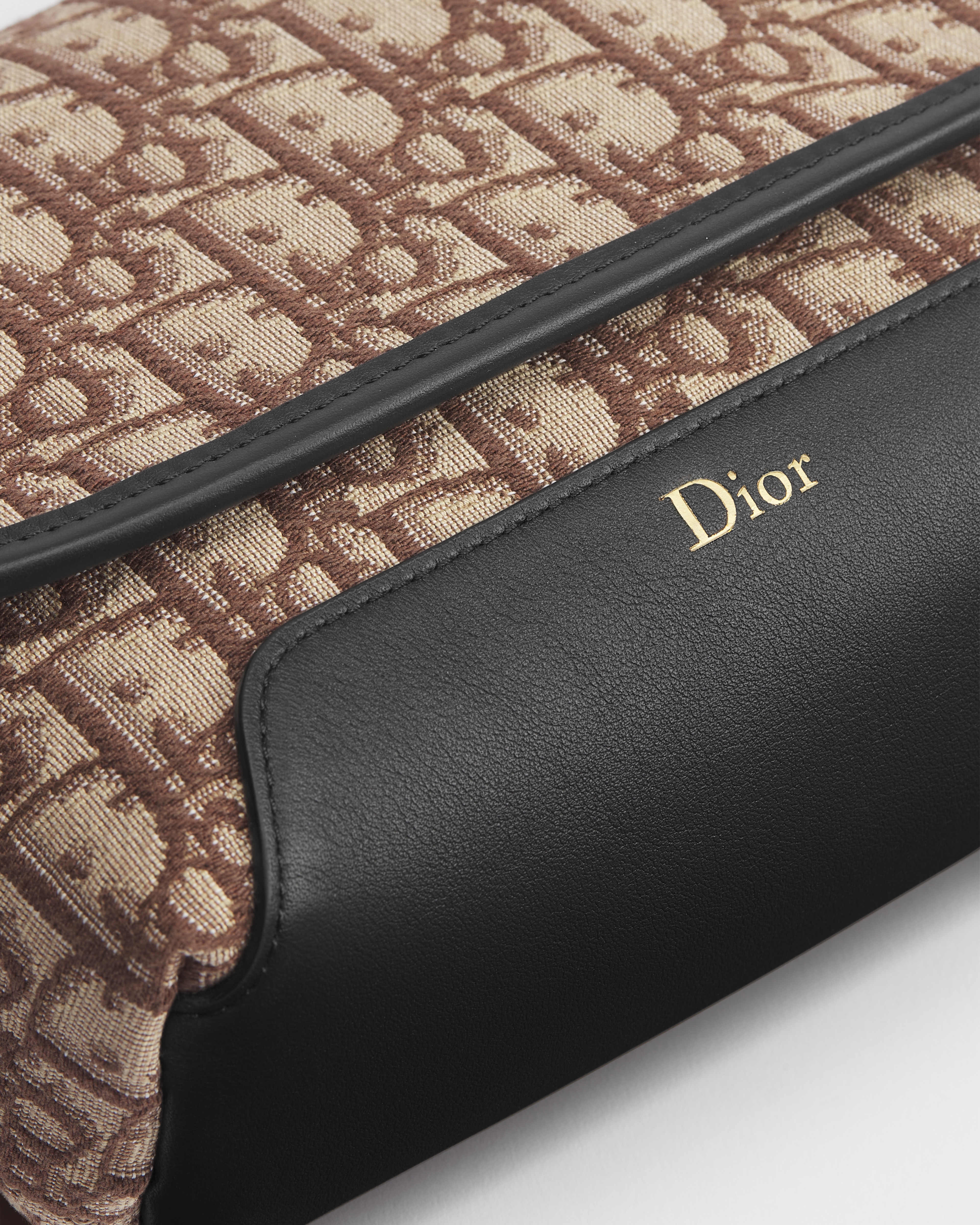 迷你 Dior Jett 翻蓋郵差袋 棕色 Dior Oblique 緹花 E10