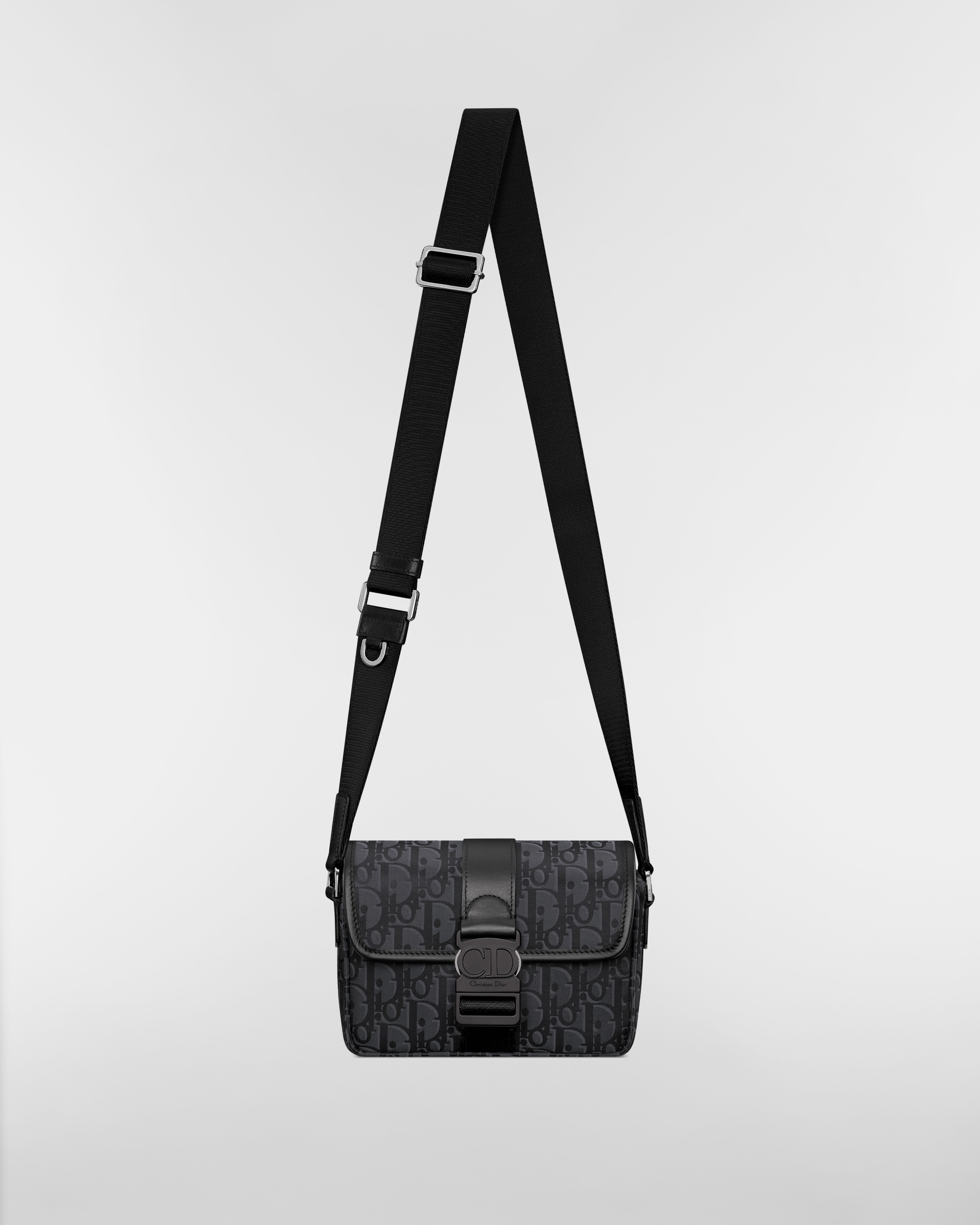 迷你 Dior Trek 翻蓋郵差袋 黑色 Dior Oblique 尼龍 E07