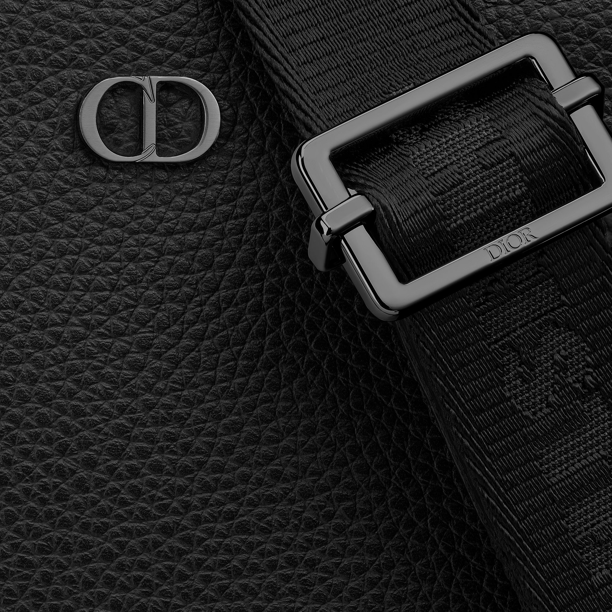 디올 스트랩이 달린 CD 아이콘 지퍼 파우치 2ESBC119CDI_H00N