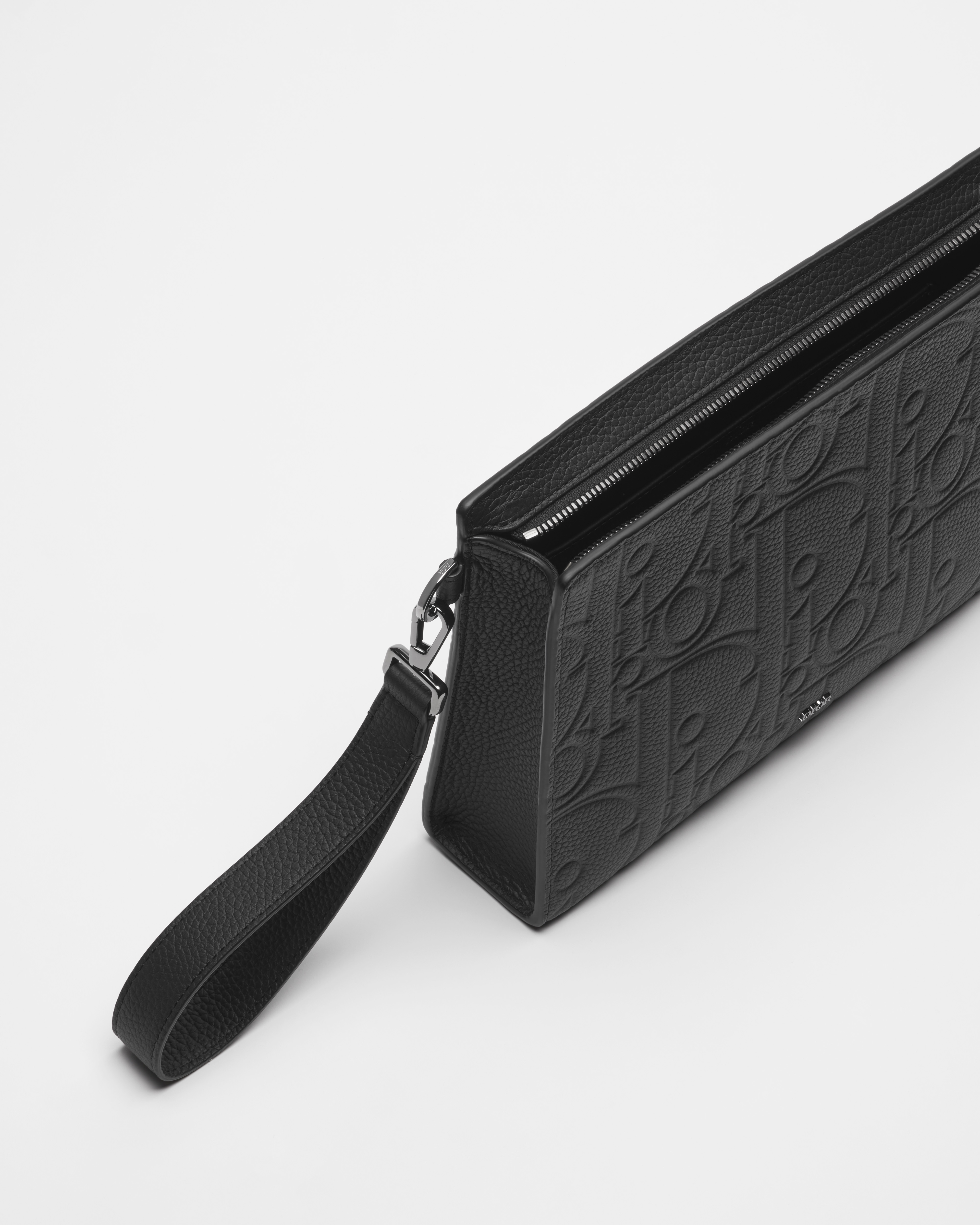 A5 Triangle Pouch Black Dior Gravity Leather E12