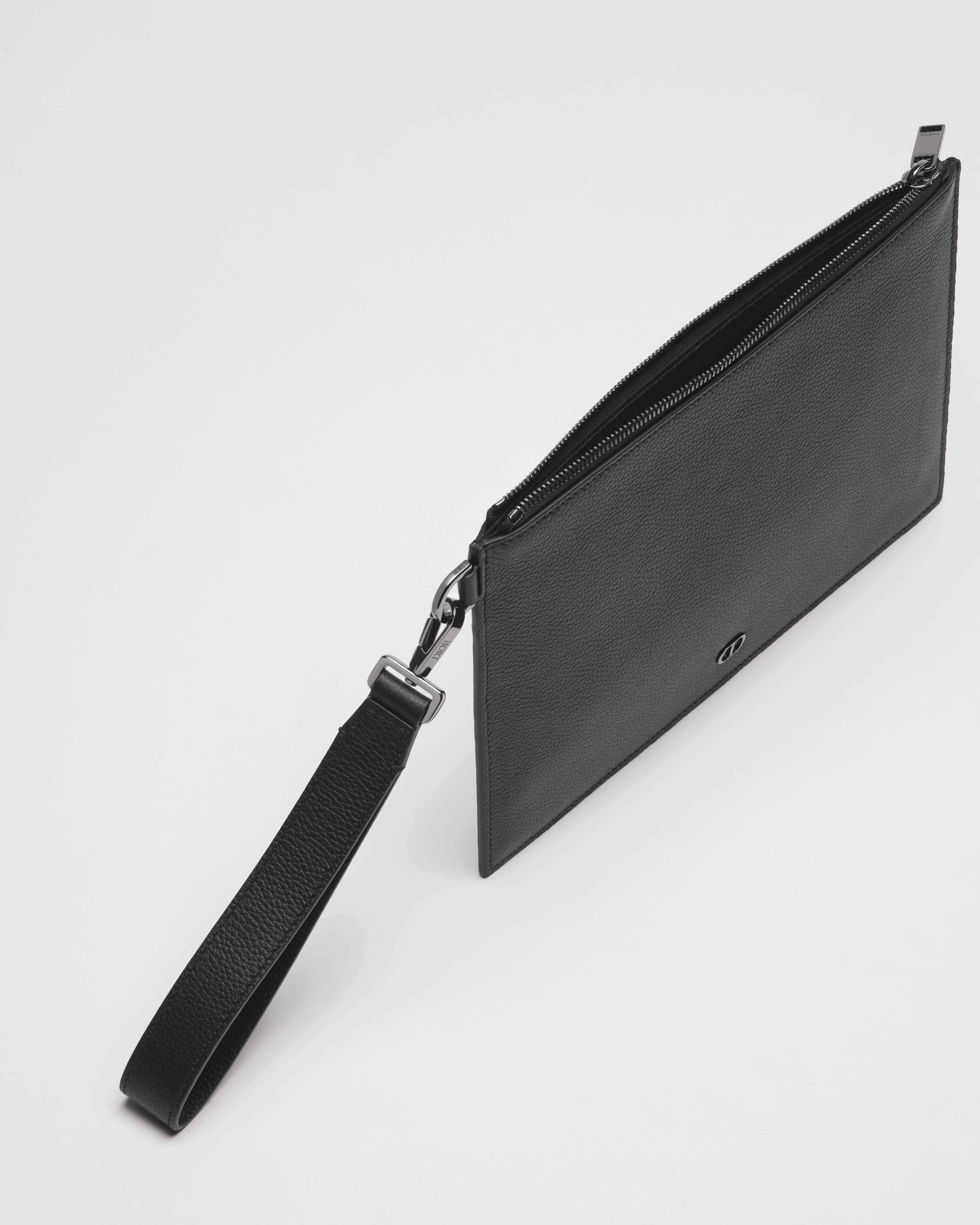 Pouch im DIN-A5-Format Genarbtes Kalbsleder in Schwarz mit CD Icon Detail E12