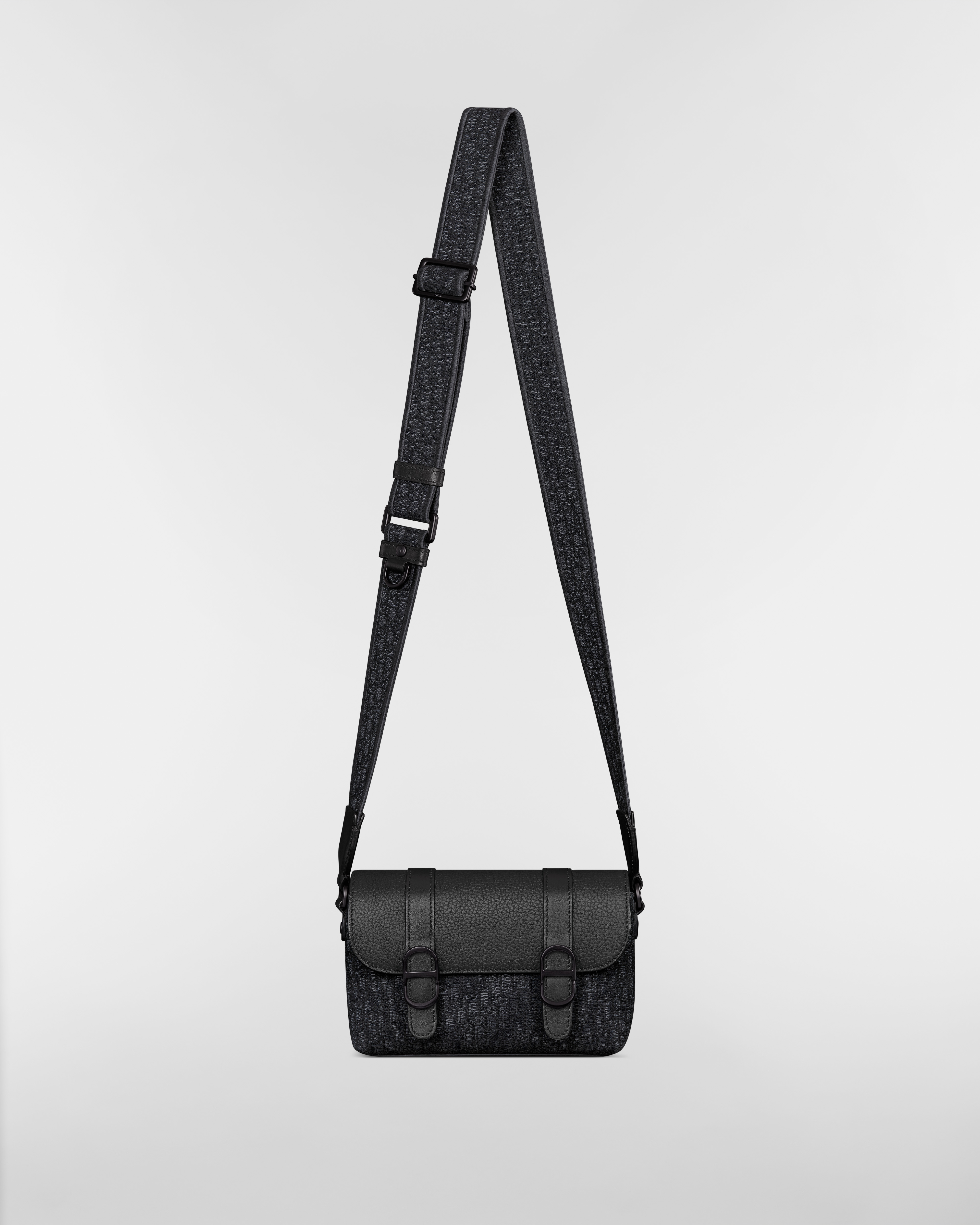 迷你 Dior Daily 翻蓋郵差袋 黑色微型 Dior Oblique 緹花、黑色顆粒感全粒面牛皮和黑色顆粒小牛皮 E07