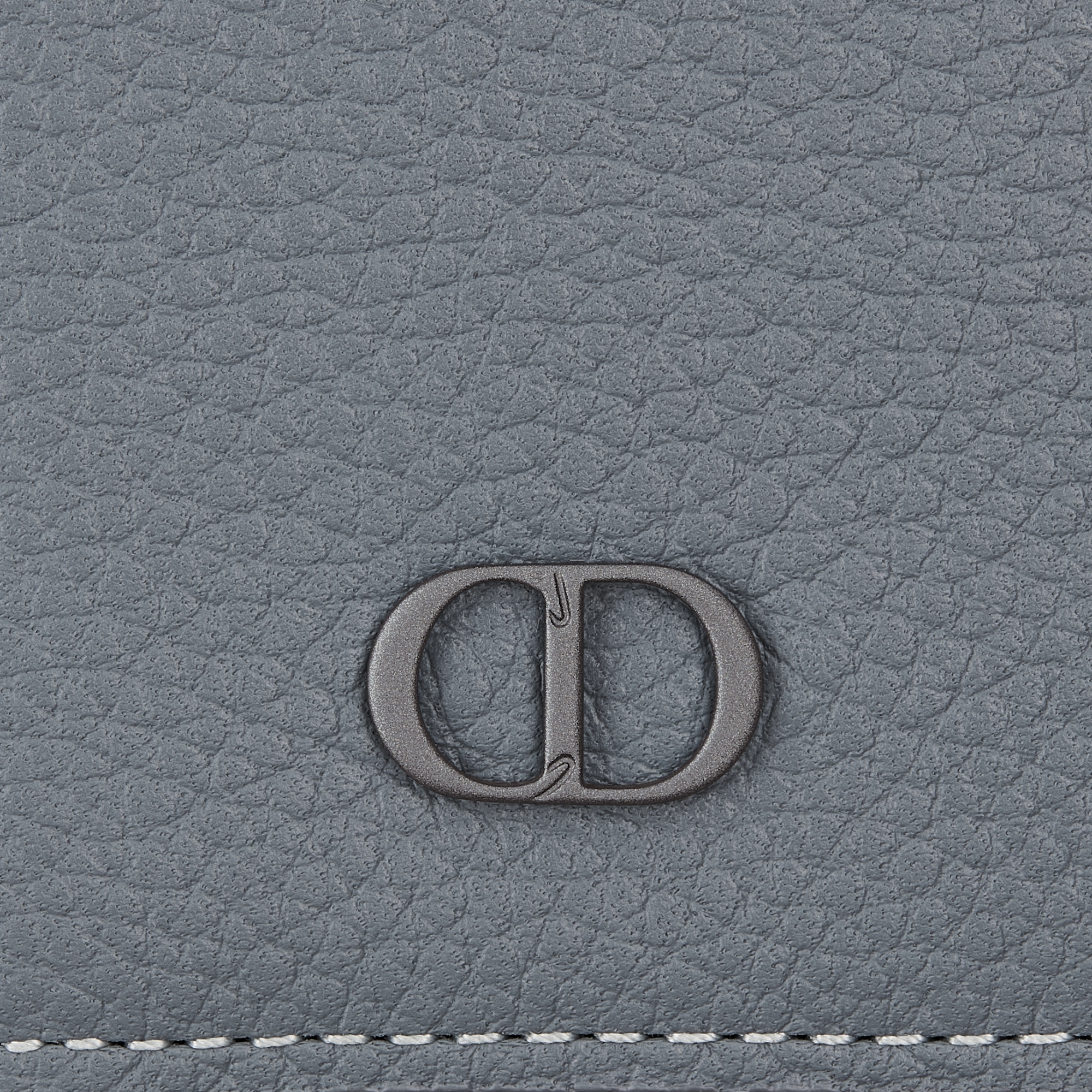 CD Icon Bifold-Kartenetui im Hochformat Genarbtes Kalbsleder in sattem Grau und glattes Kalbsleder in sattem Grau E09