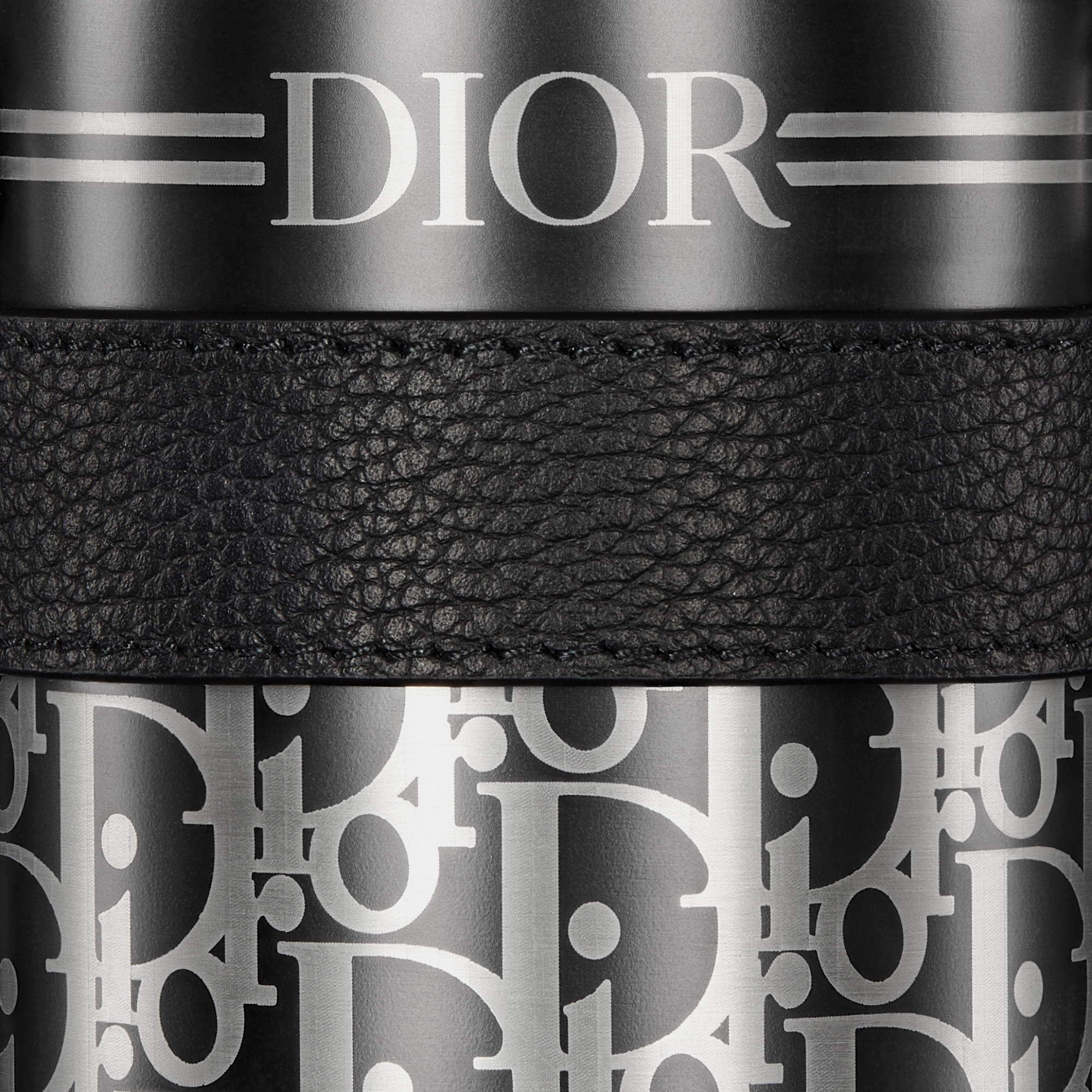 Bouteille à bandoulière Dior Aqua Cuir de veau grainé noir et acier inoxydable à motif Dior Oblique E09