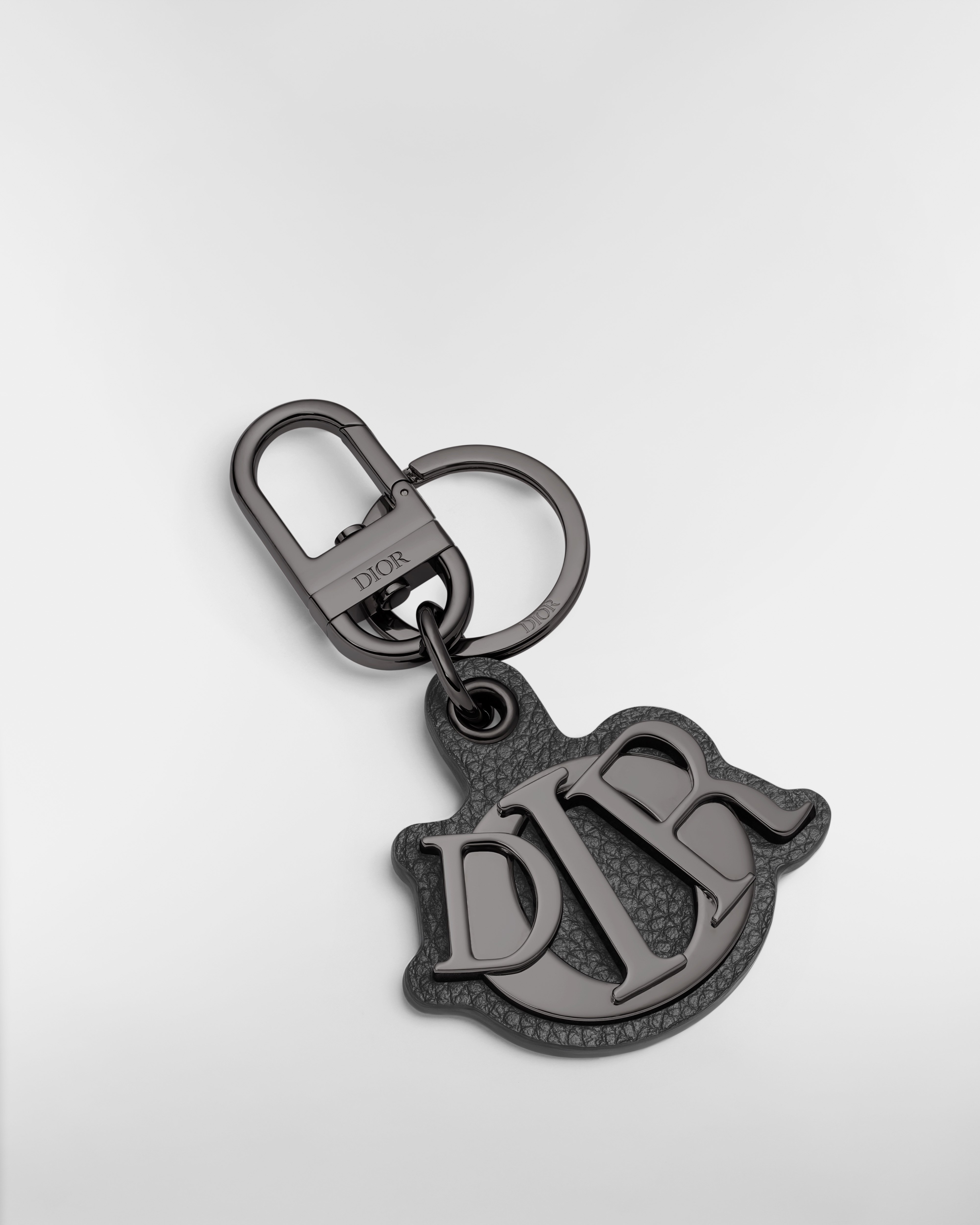 Dior Charm Schlüsselanhänger Genarbtes Kalbsleder in Schwarz und Messing mit Ruthenium-Finish E03