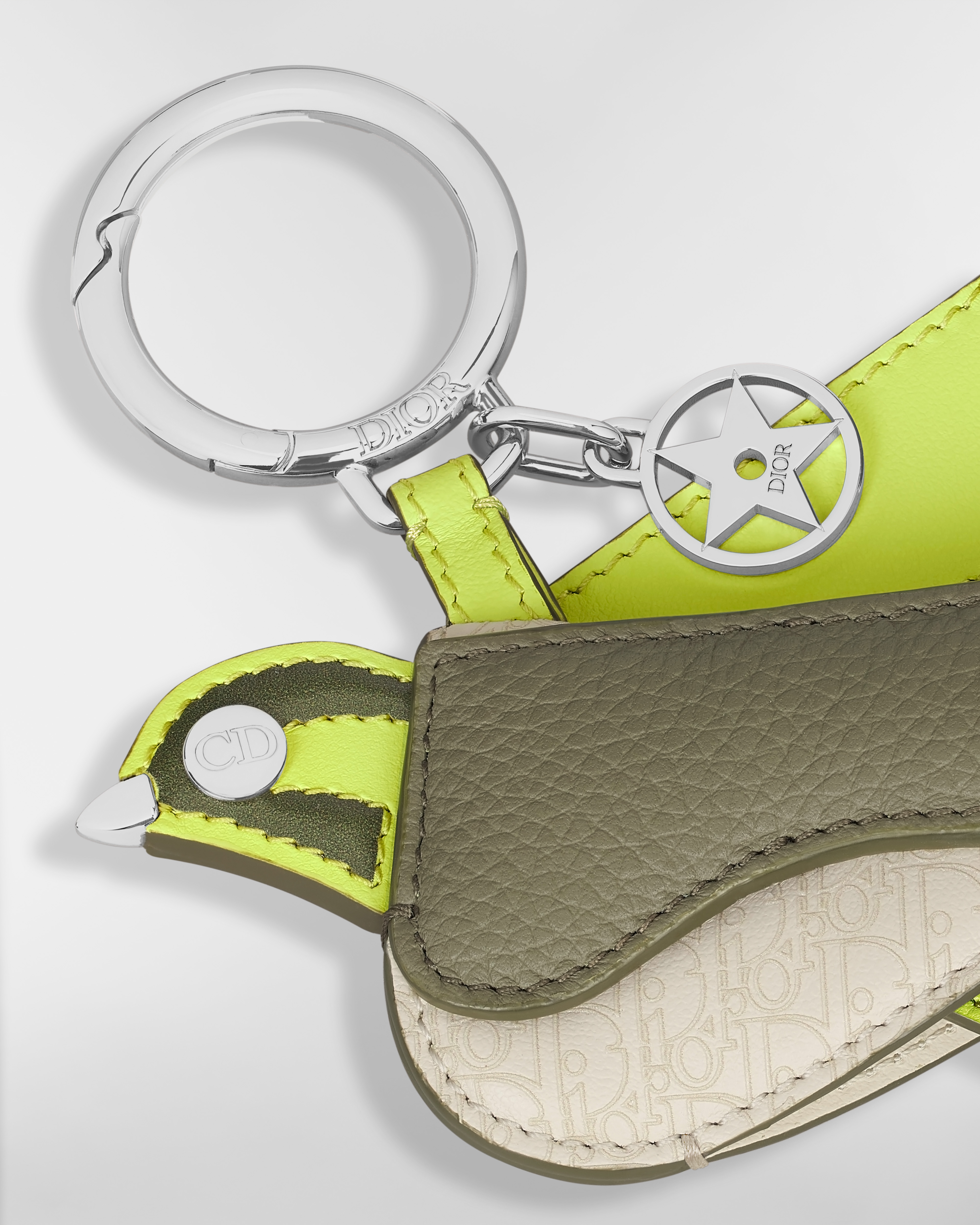 Porte-clés oiseau Saddle Cuir de veau lisse vert, cuir de veau grainé kaki, cuir de veau micro Dior Oblique beige E09
