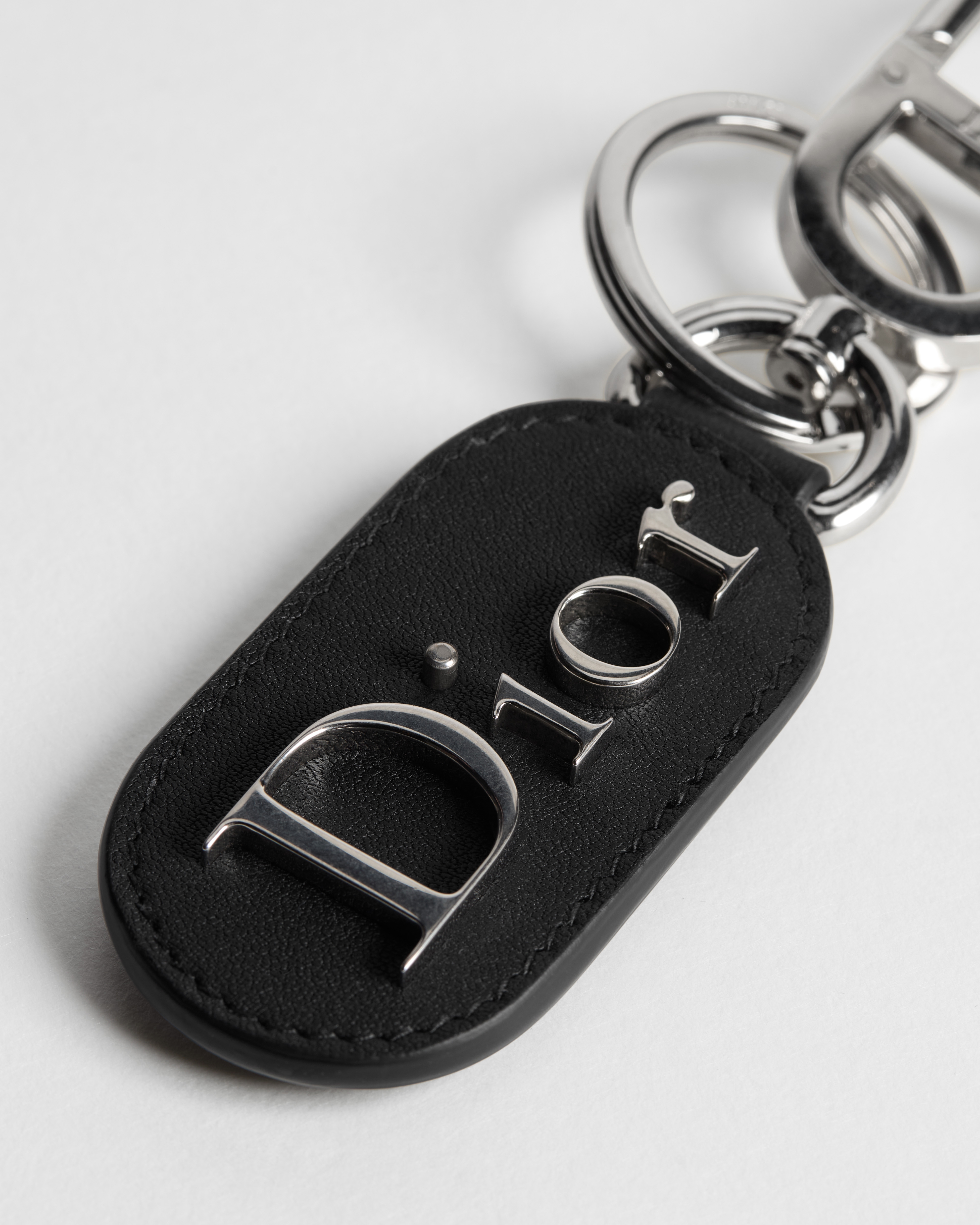 Dior 鎖匙扣 黑色光滑小牛皮和復古銀色飾面黃銅 E09