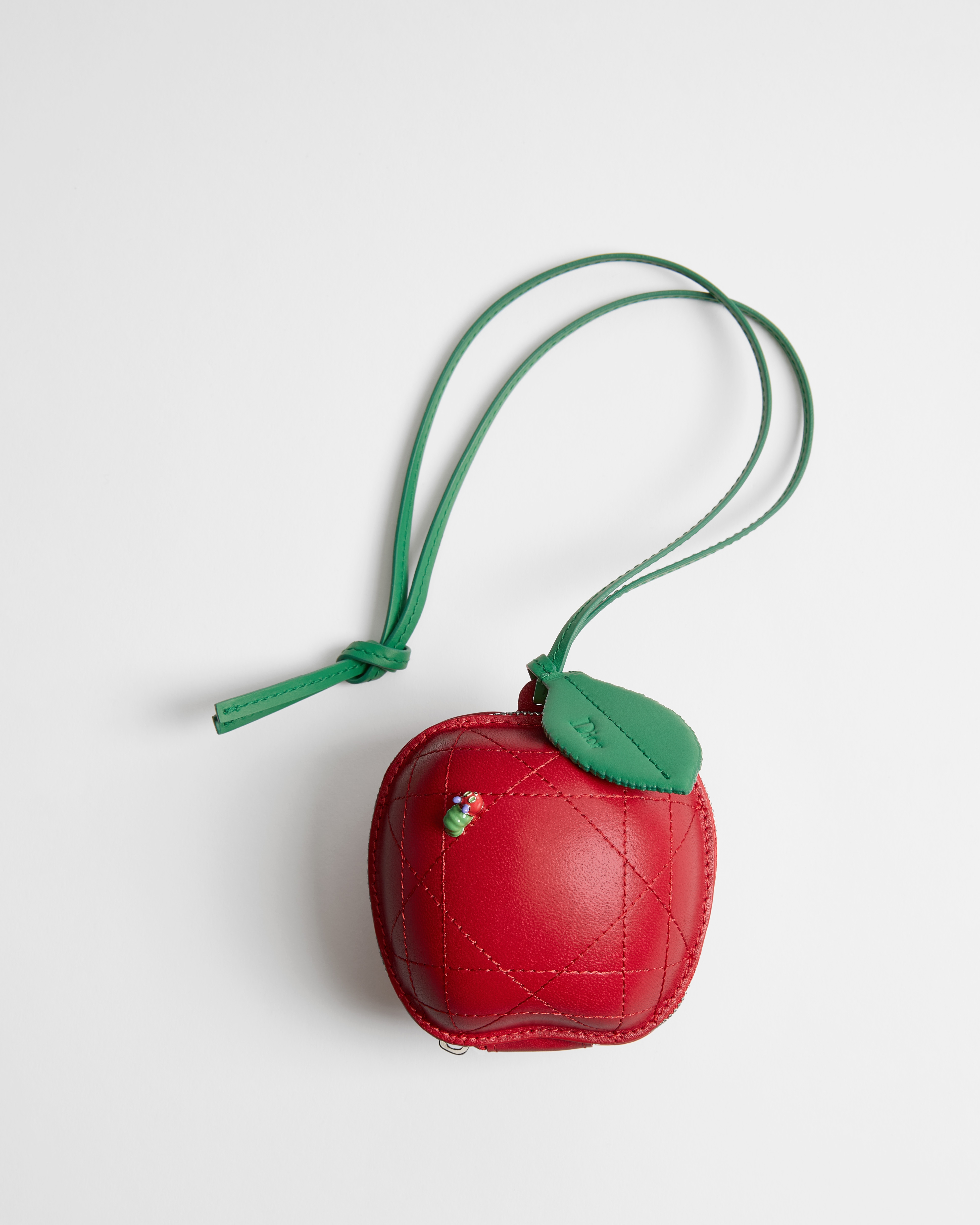 Kleine Pouch in Apfelform mit Kordel Cannage Lammleder in Rot und Grün E01
