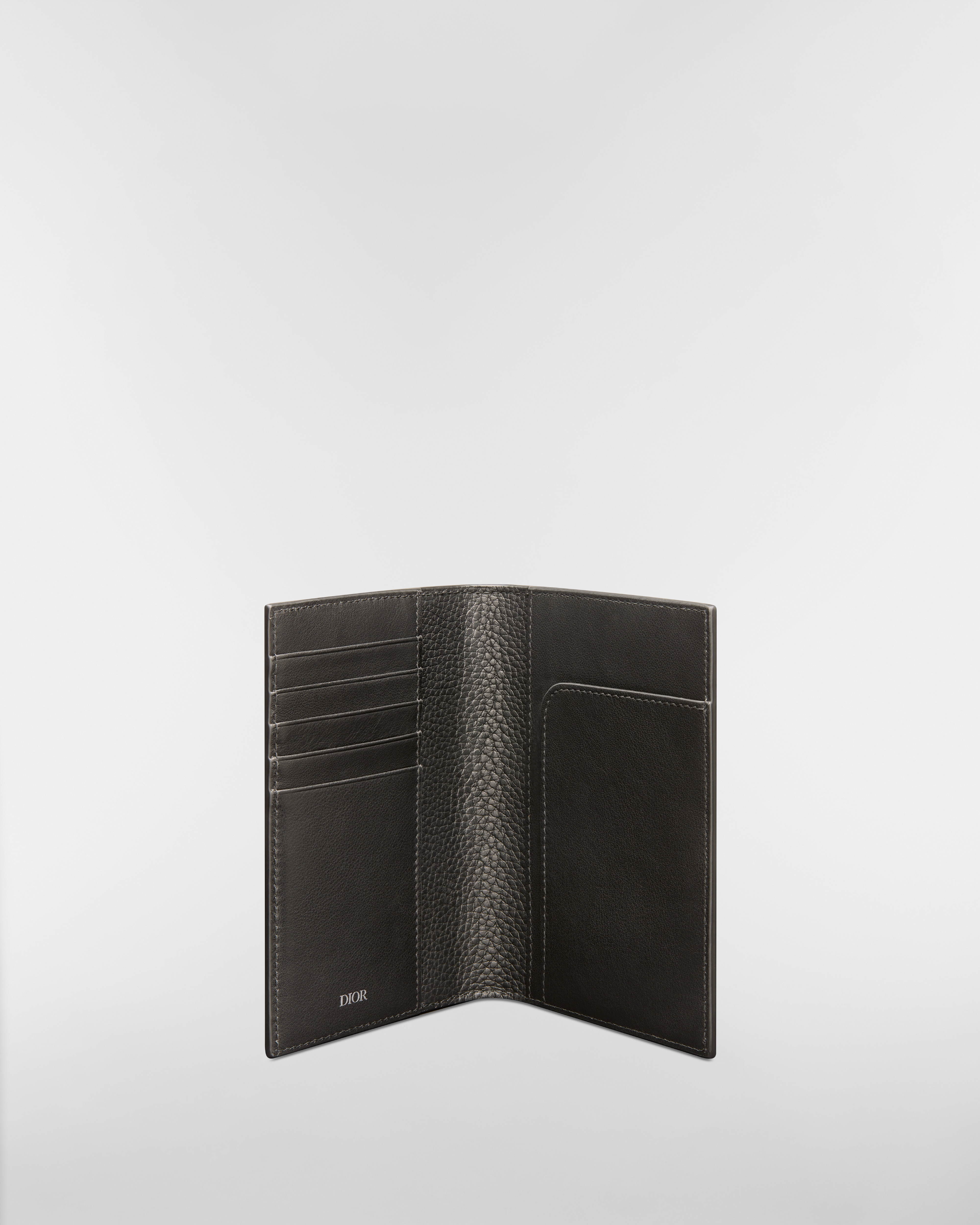 Custodia per passaporto Pelle di vitello granulata nera con firma CD Icon E07