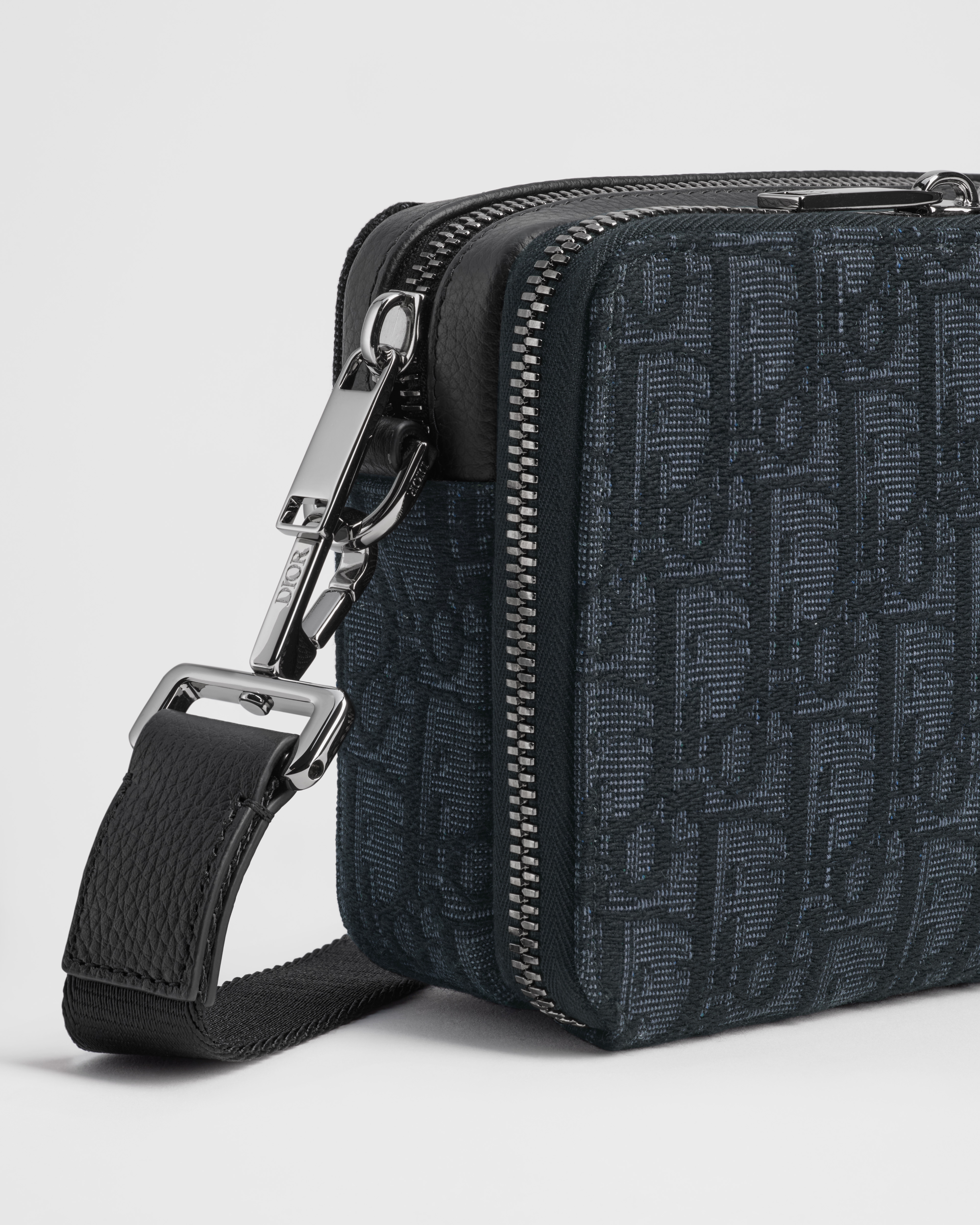 حقيبة باوتش مع سحّاب ورباط نمط ديور أوبليك الأسود بحبك الجاكار E09