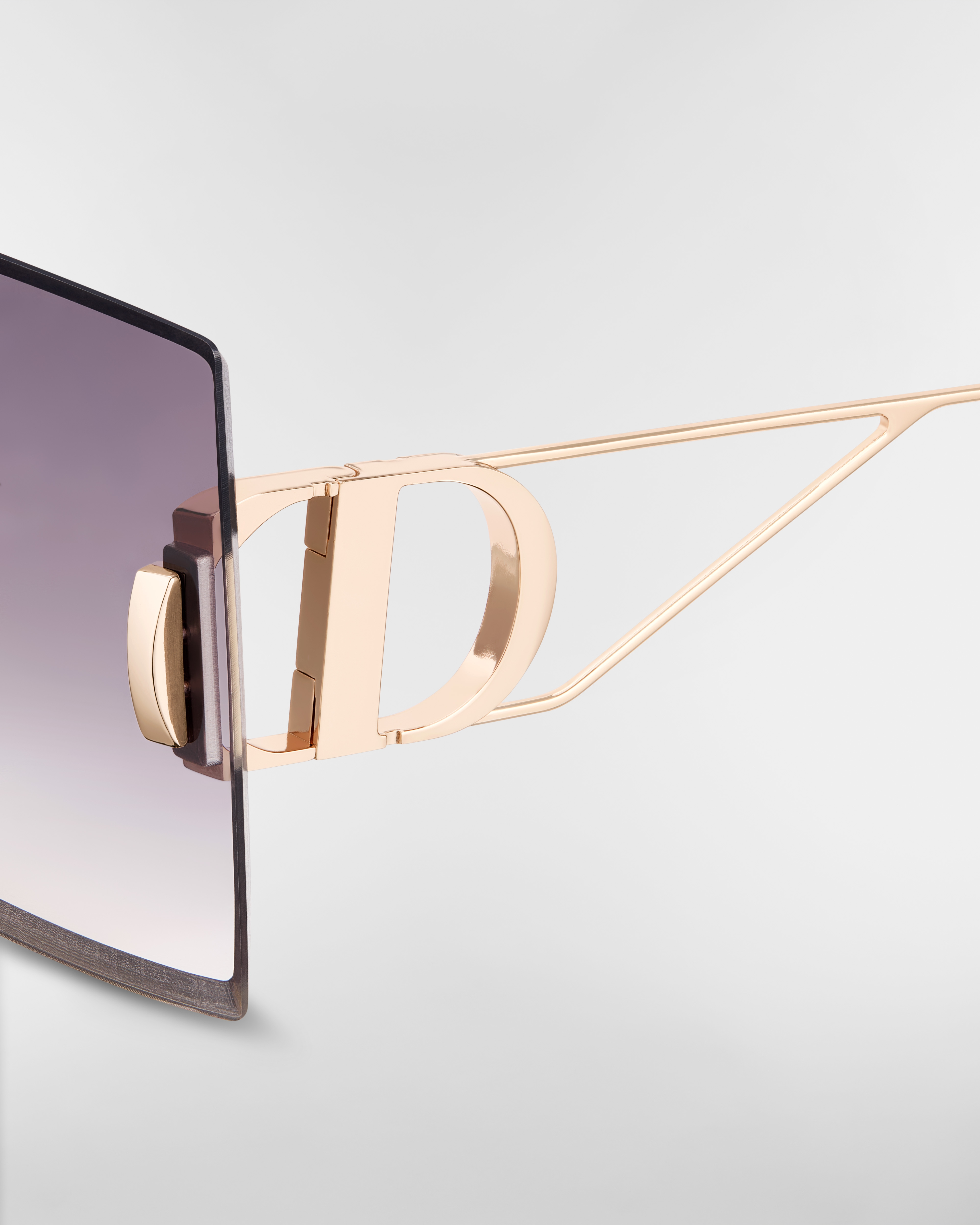 30Montaigne S7U نظارات شمسية مربّعة مع عدسات بلون متدرّج من الأرجواني إلى الزهري E09