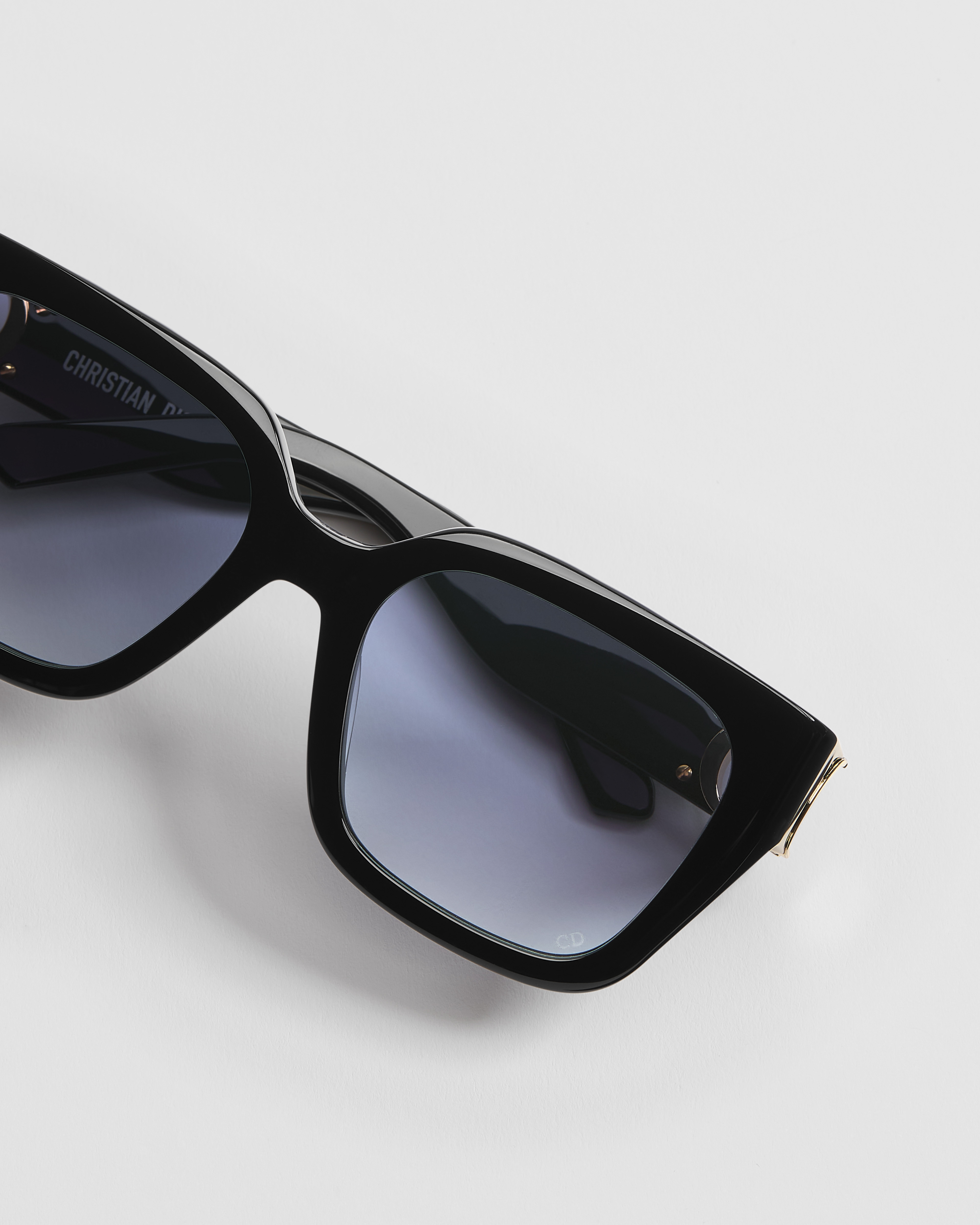 30Montaigne S8U Gafas de sol cuadradas negras E06