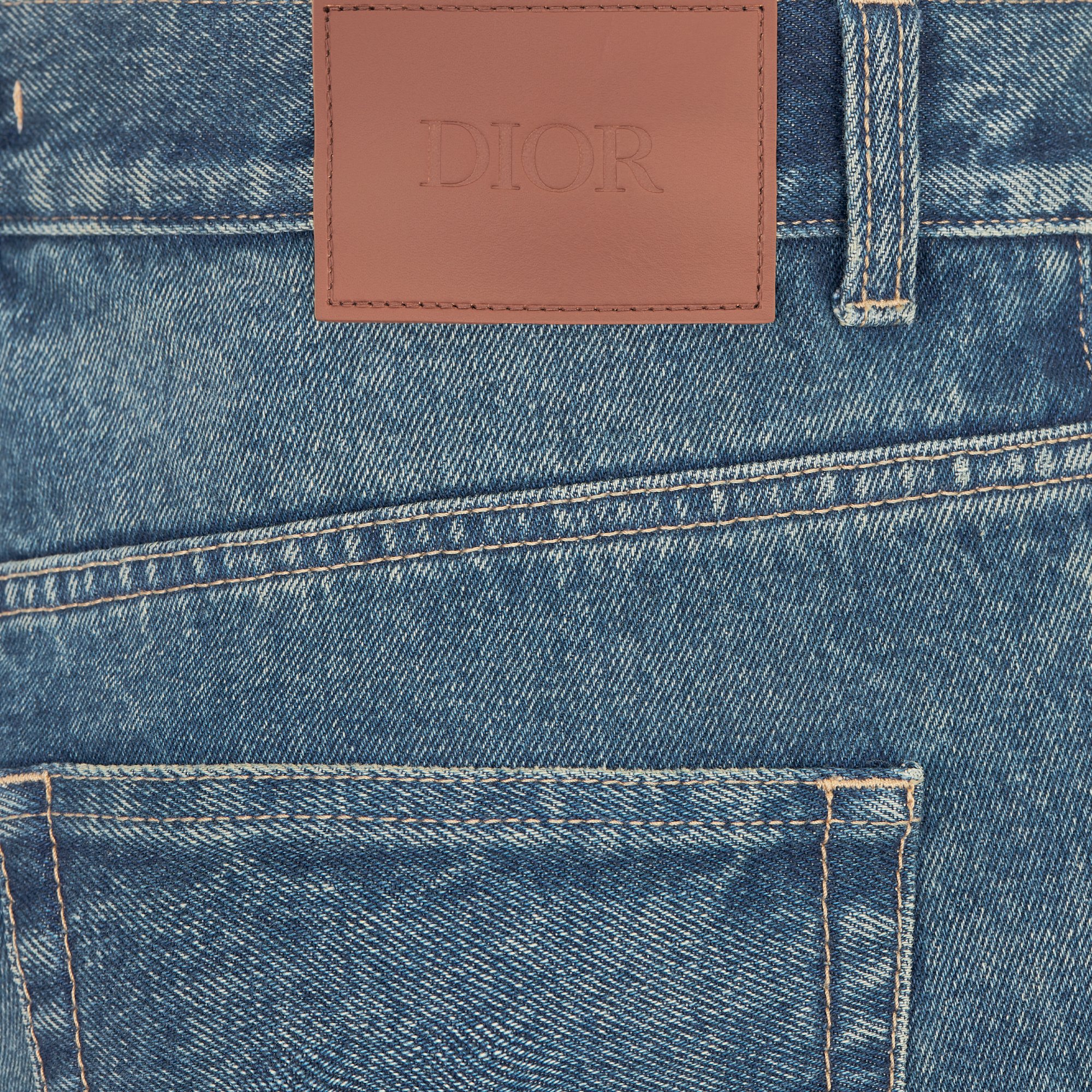 come tagliare i jeans lunghi