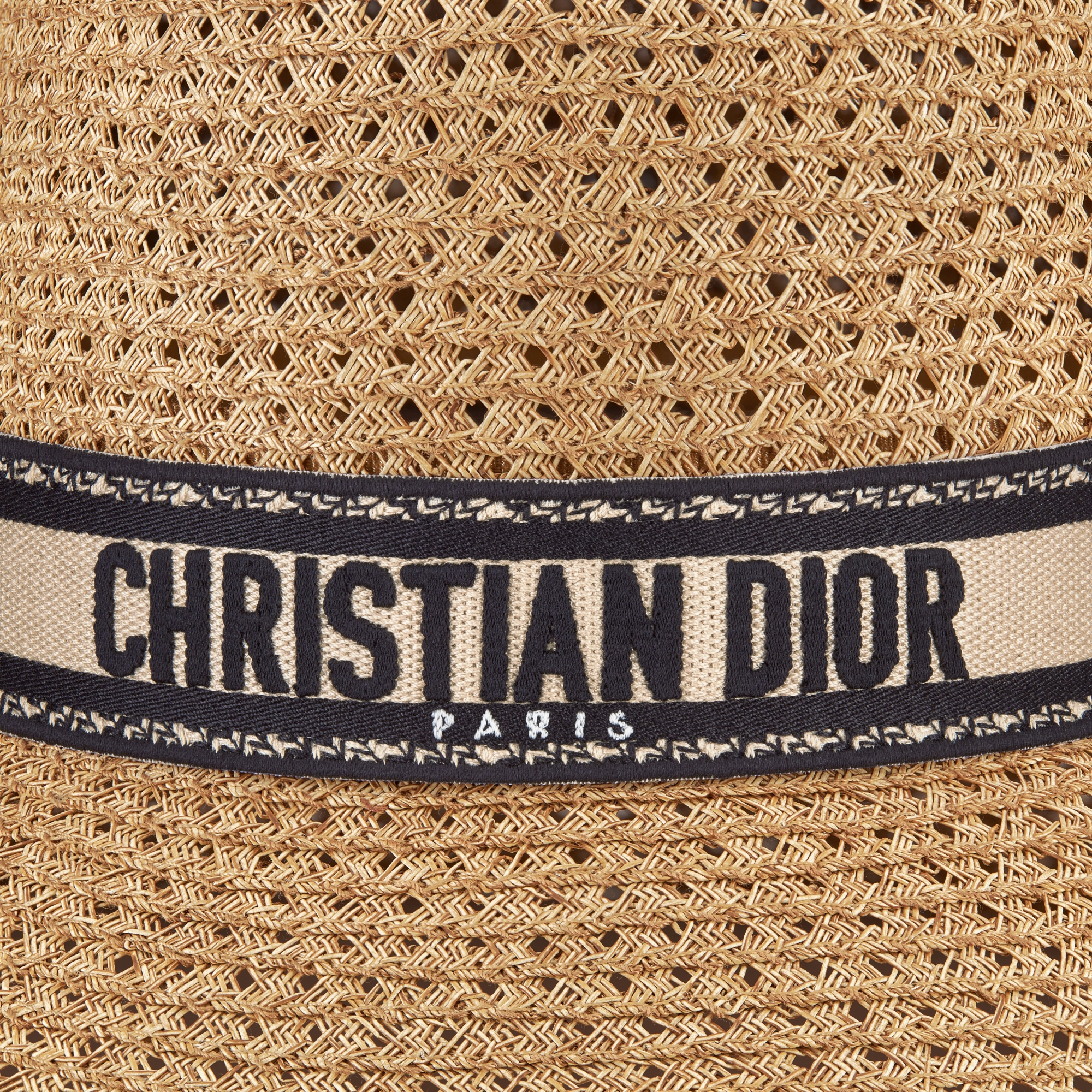 D-Bobby-hoed met brede rand Stro met beige en zwart geborduurde band E09