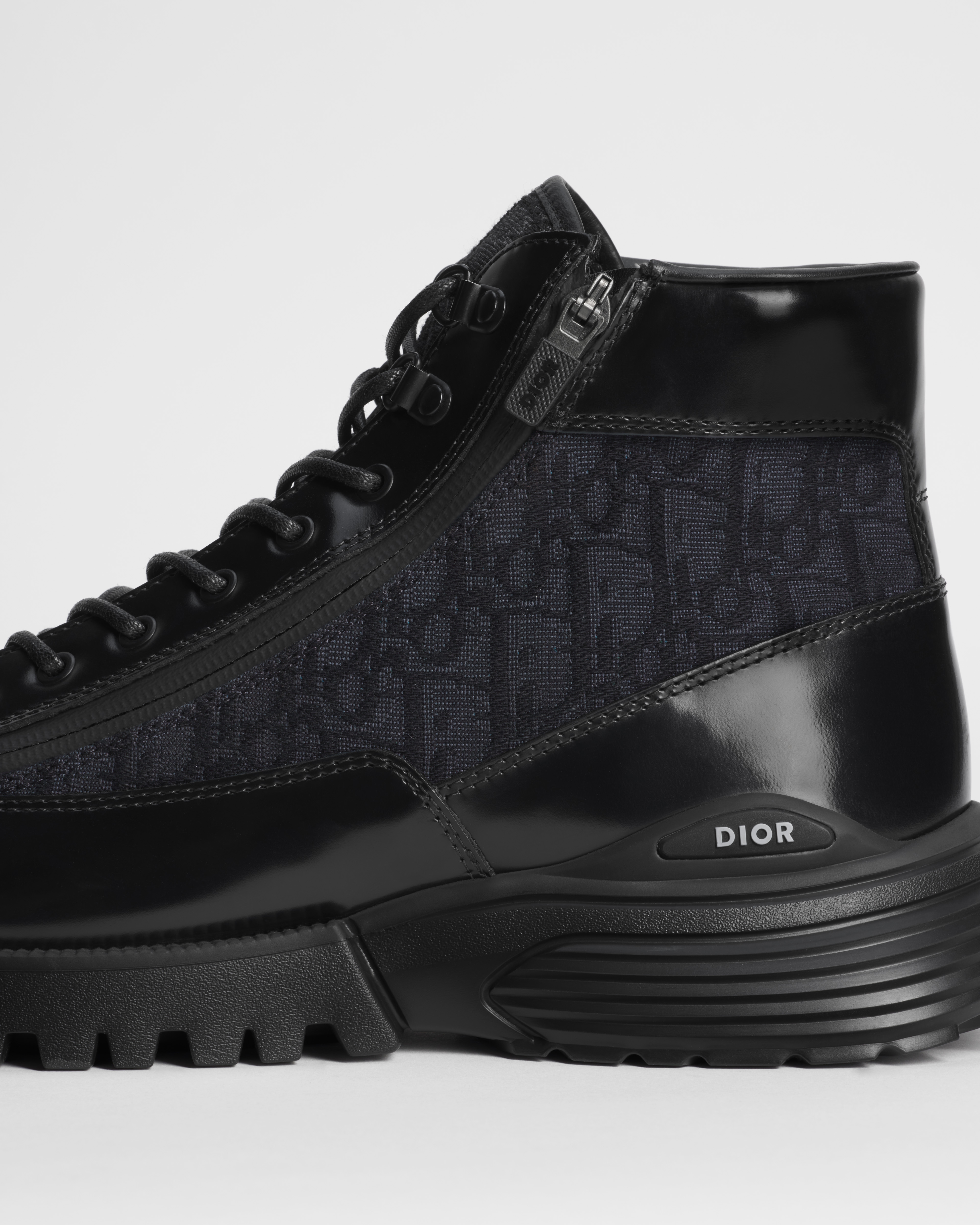 Dior Combat ショートブーツ ポリッシュド カーフスキン & ディオール オブリーク ジャカード E11