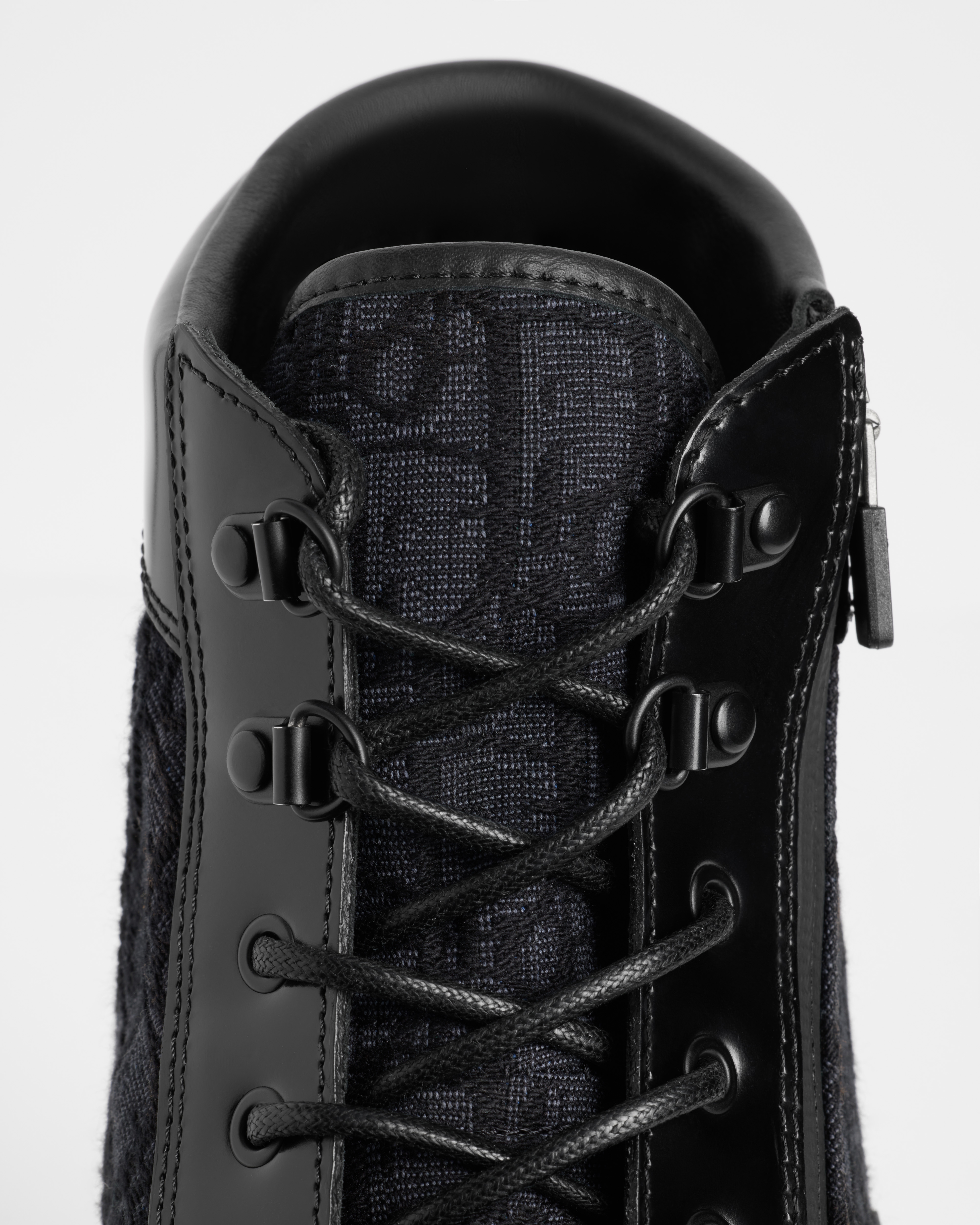 Dior Combat ショートブーツ ポリッシュド カーフスキン & ディオール オブリーク ジャカード E12