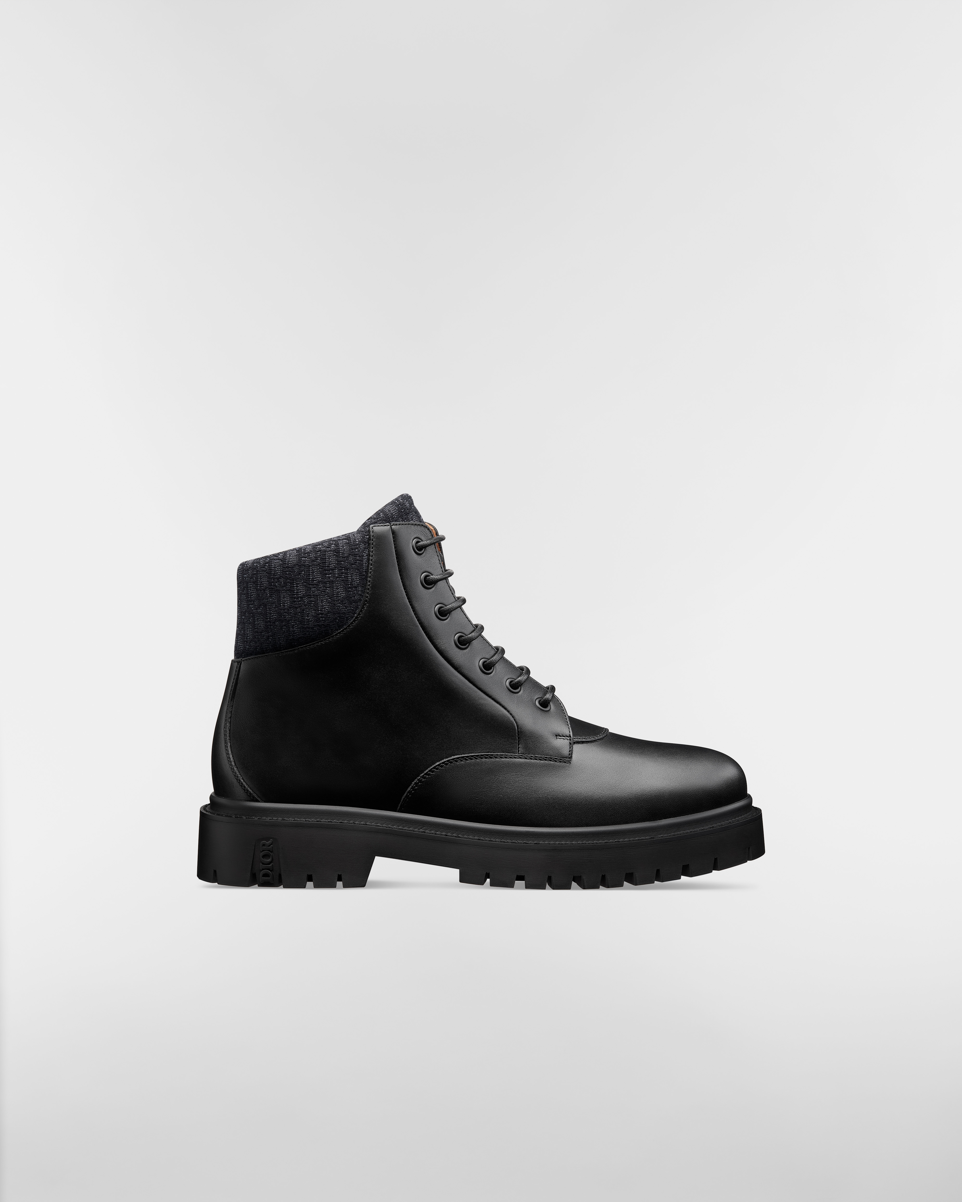 Dior Explorer III Ankle Boot Glattes Kalbsleder und Dior Oblique Jacquard in Schwarz E02
