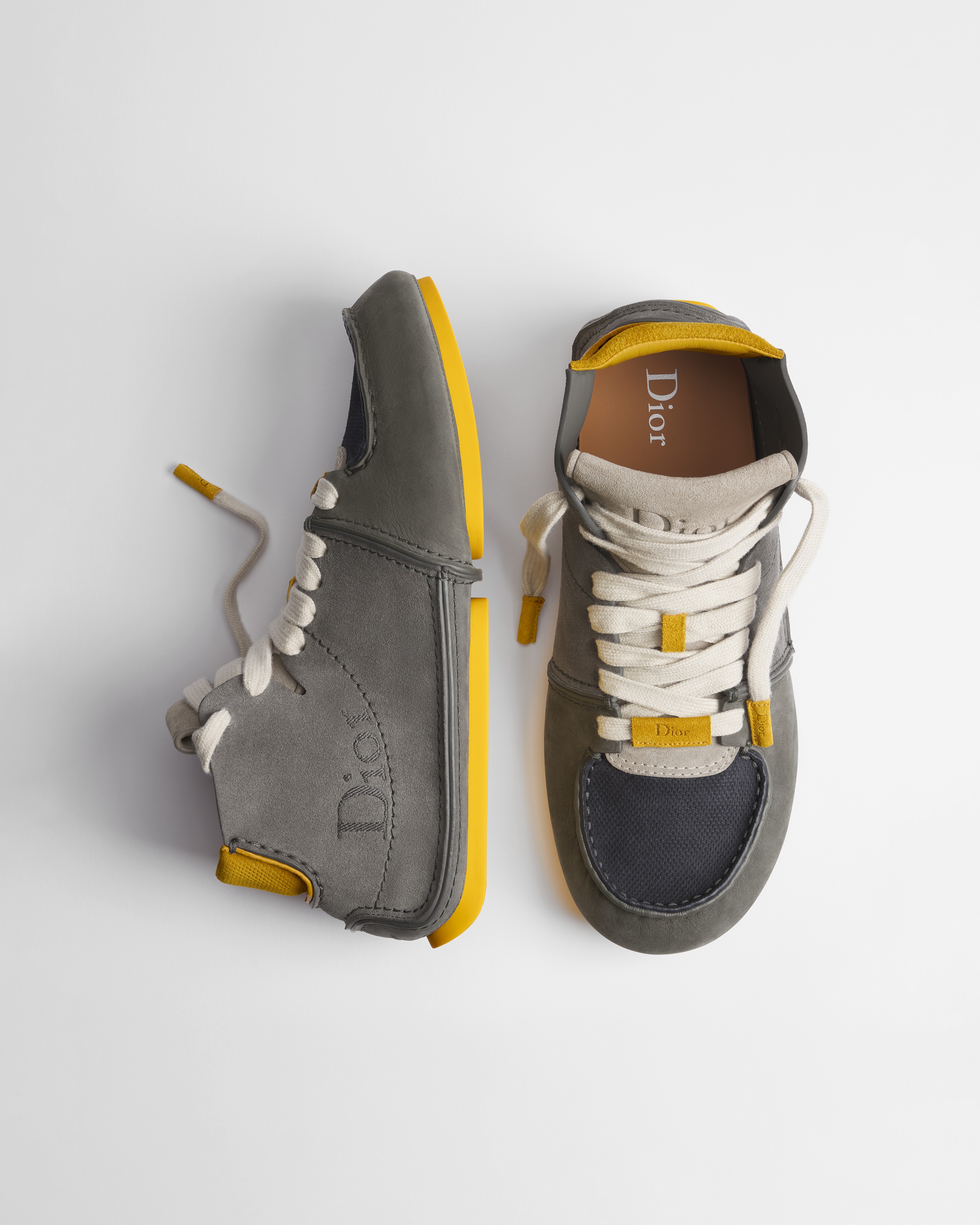 Dior Roadie 綁帶靴 灰色磨砂皮配灰色、海軍藍和黃色麂皮 E06