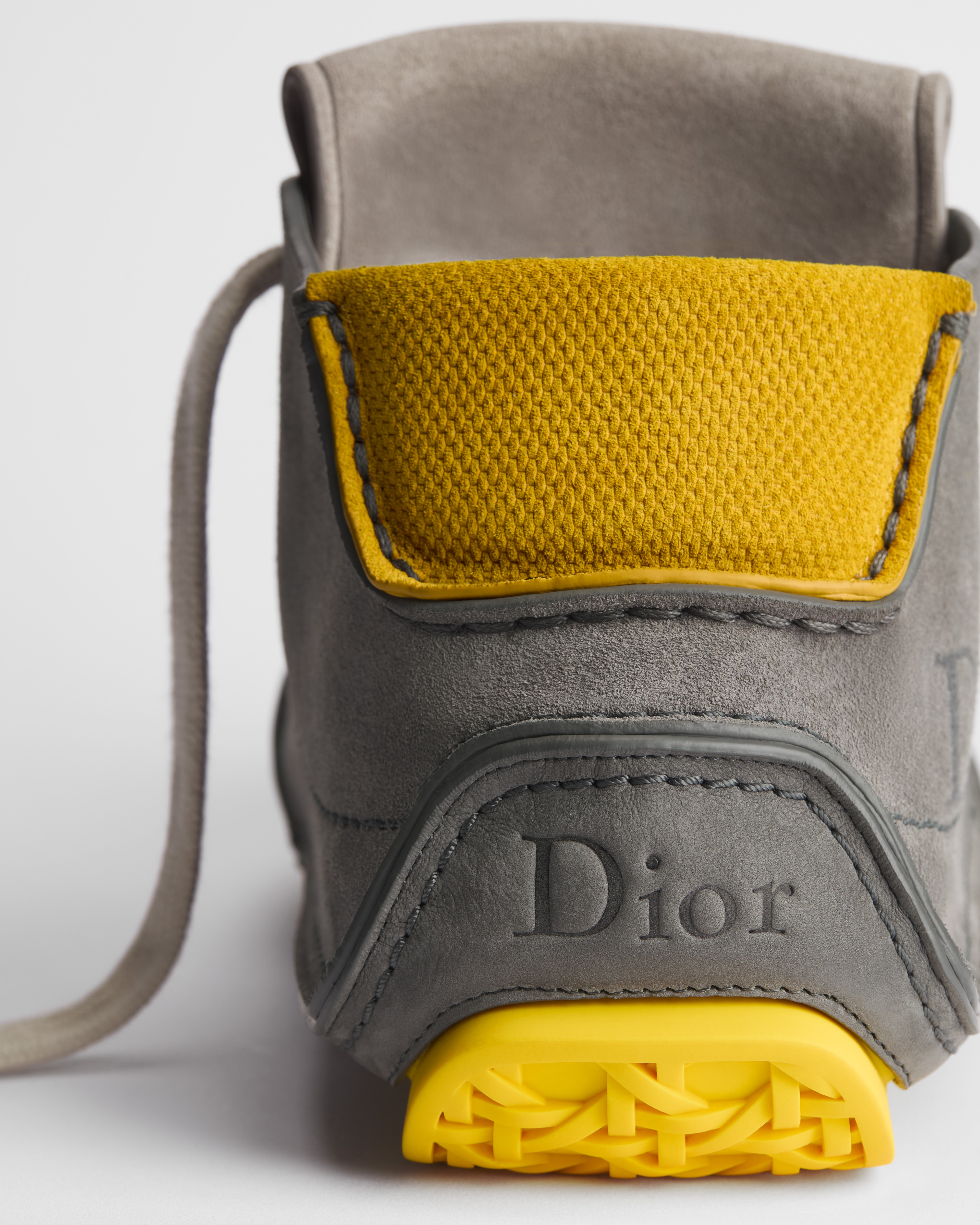 Dior Roadie 綁帶靴 灰色磨砂皮配灰色、海軍藍和黃色麂皮 E08