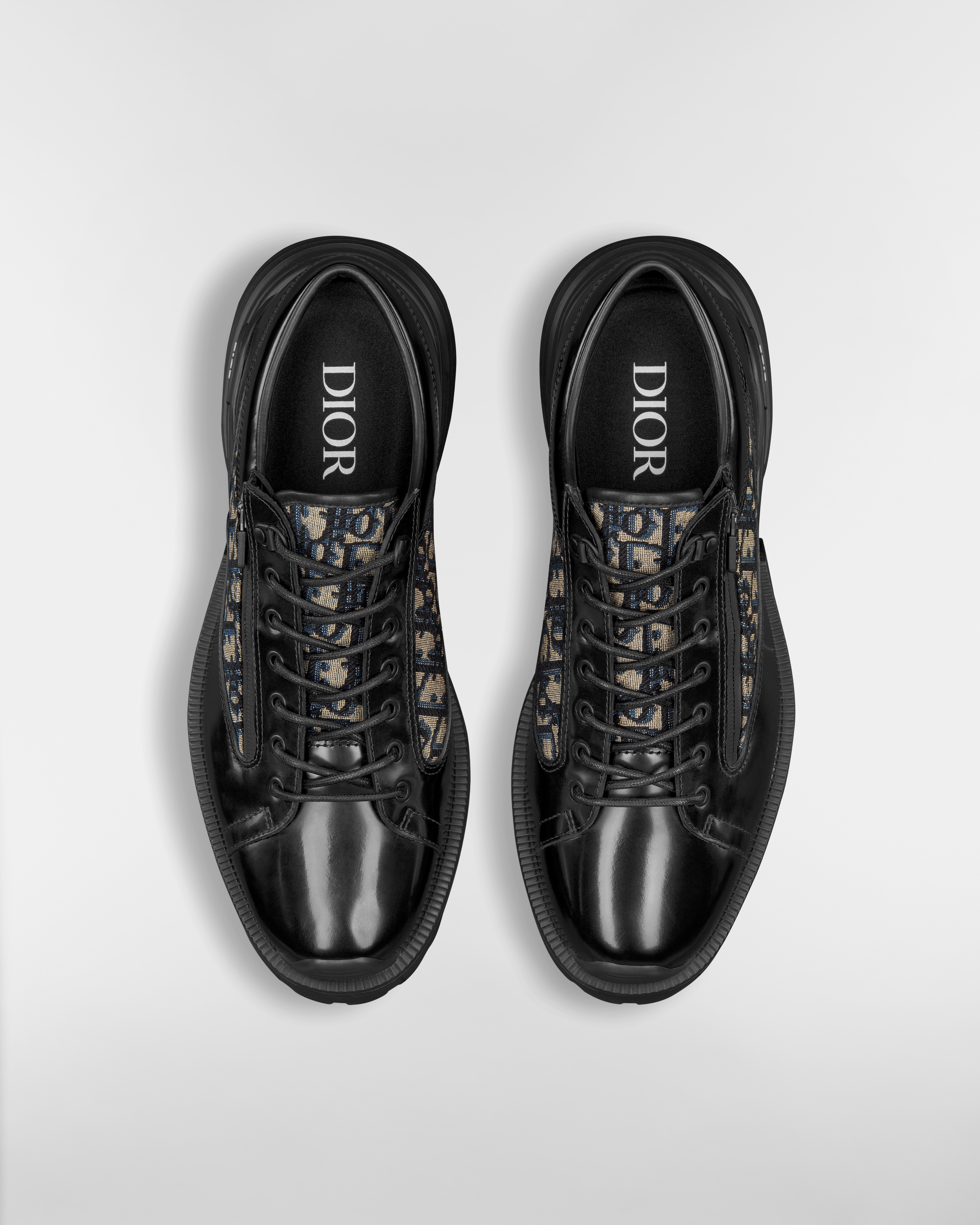 Dior Combat 德比鞋 黑色拋光小牛皮，配以米色及黑色 Dior Oblique 緹花 E06