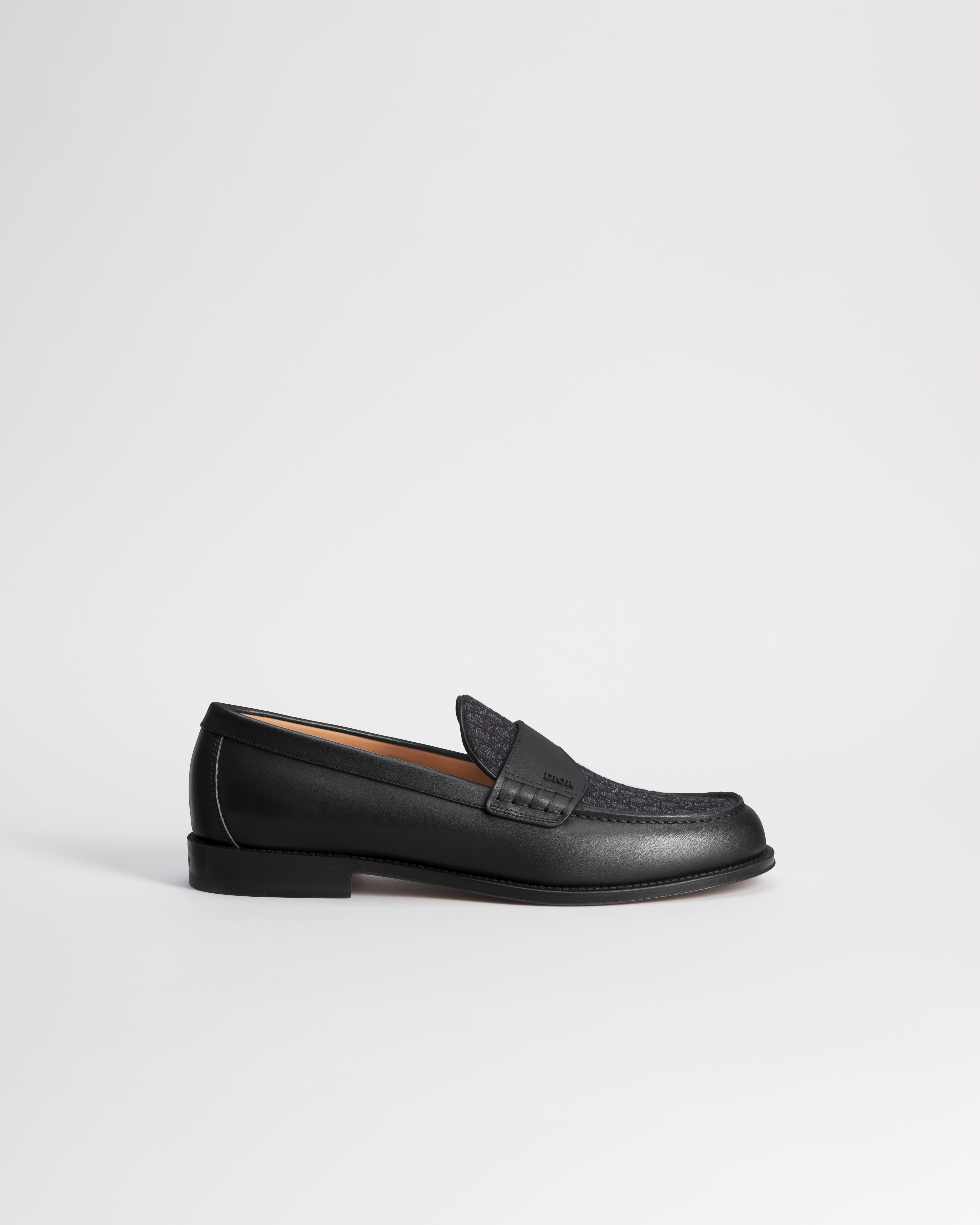 Dior Granville Loafer Glattes Kalbsleder und Dior Oblique Jacquard in Schwarz E02