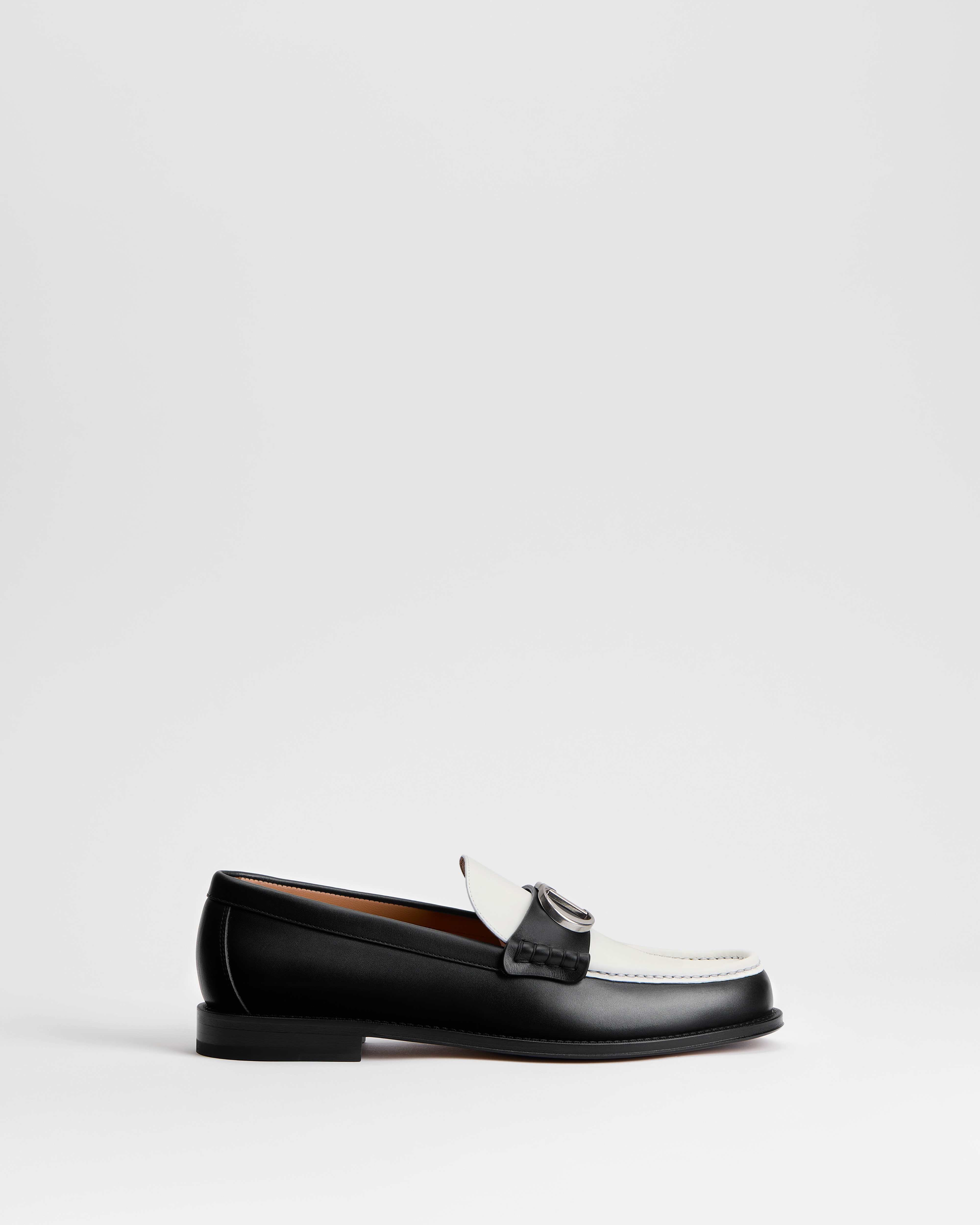 Mocassin Dior Granville Cuir de veau lisse noir et blanc E02