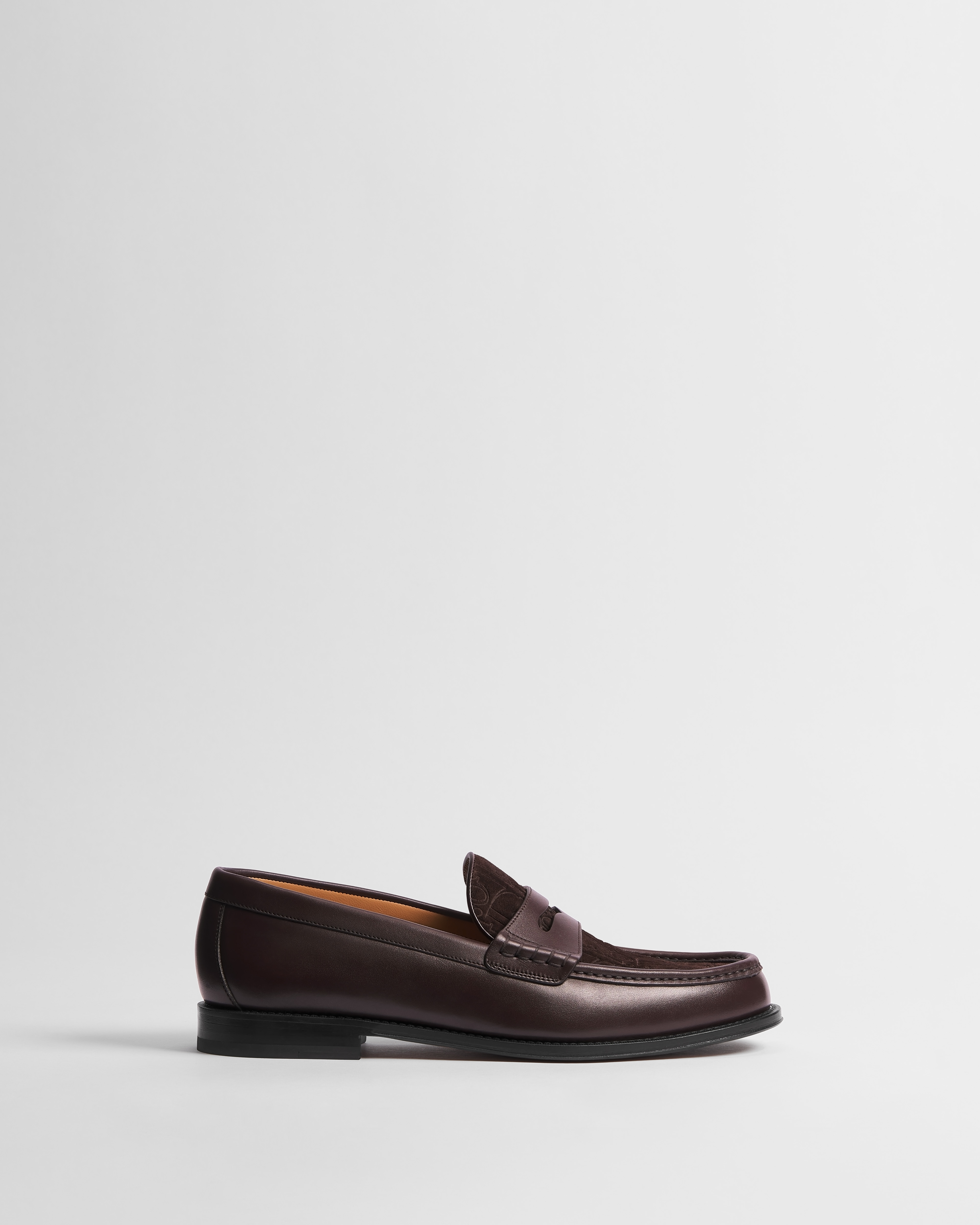 Mocassin Dior Granville Cuir de veau lisse marron et veau velours Dior Gravity marron E02