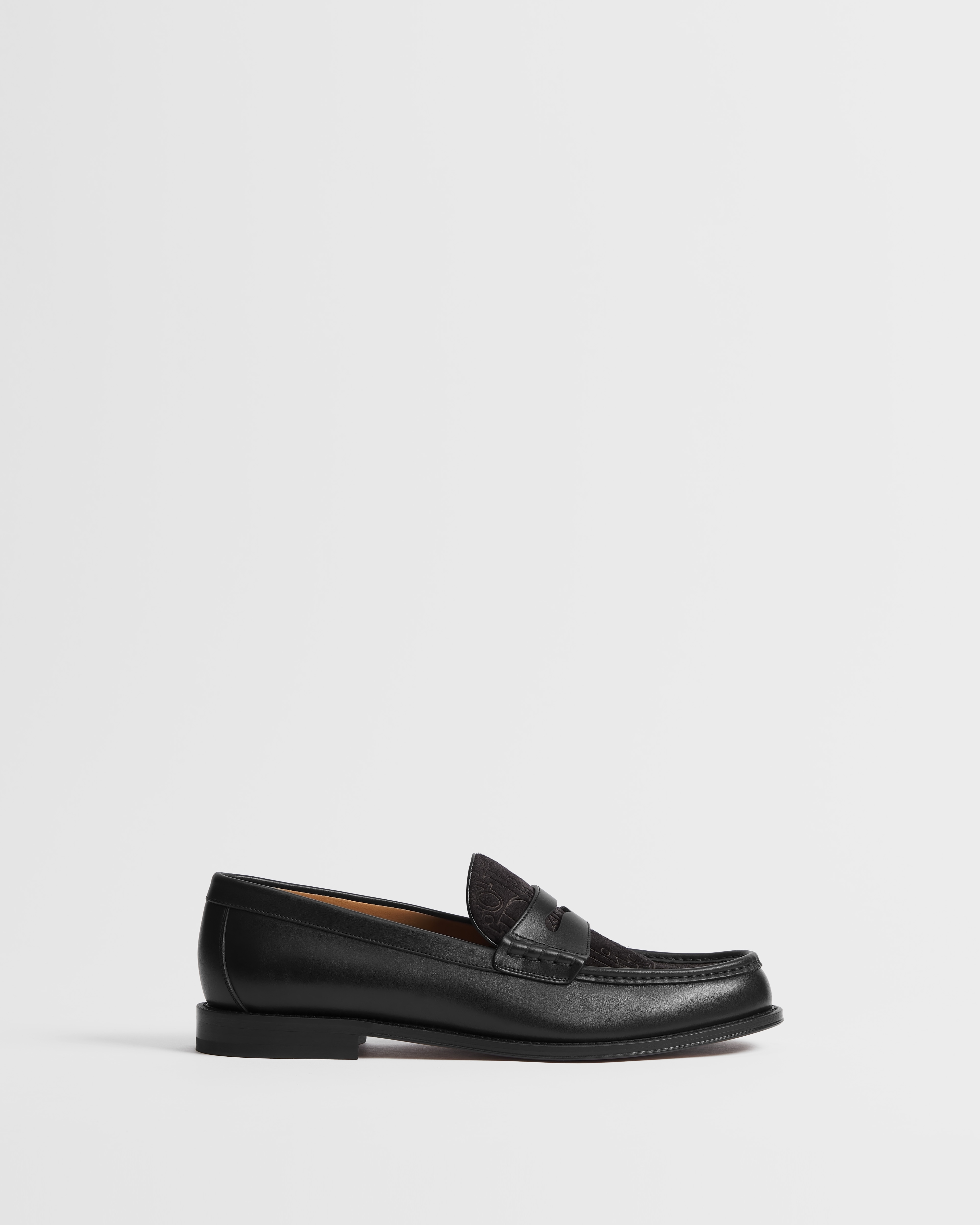 Mocassin Dior Granville Cuir de veau lisse noir et veau velours Dior Gravity noir E02
