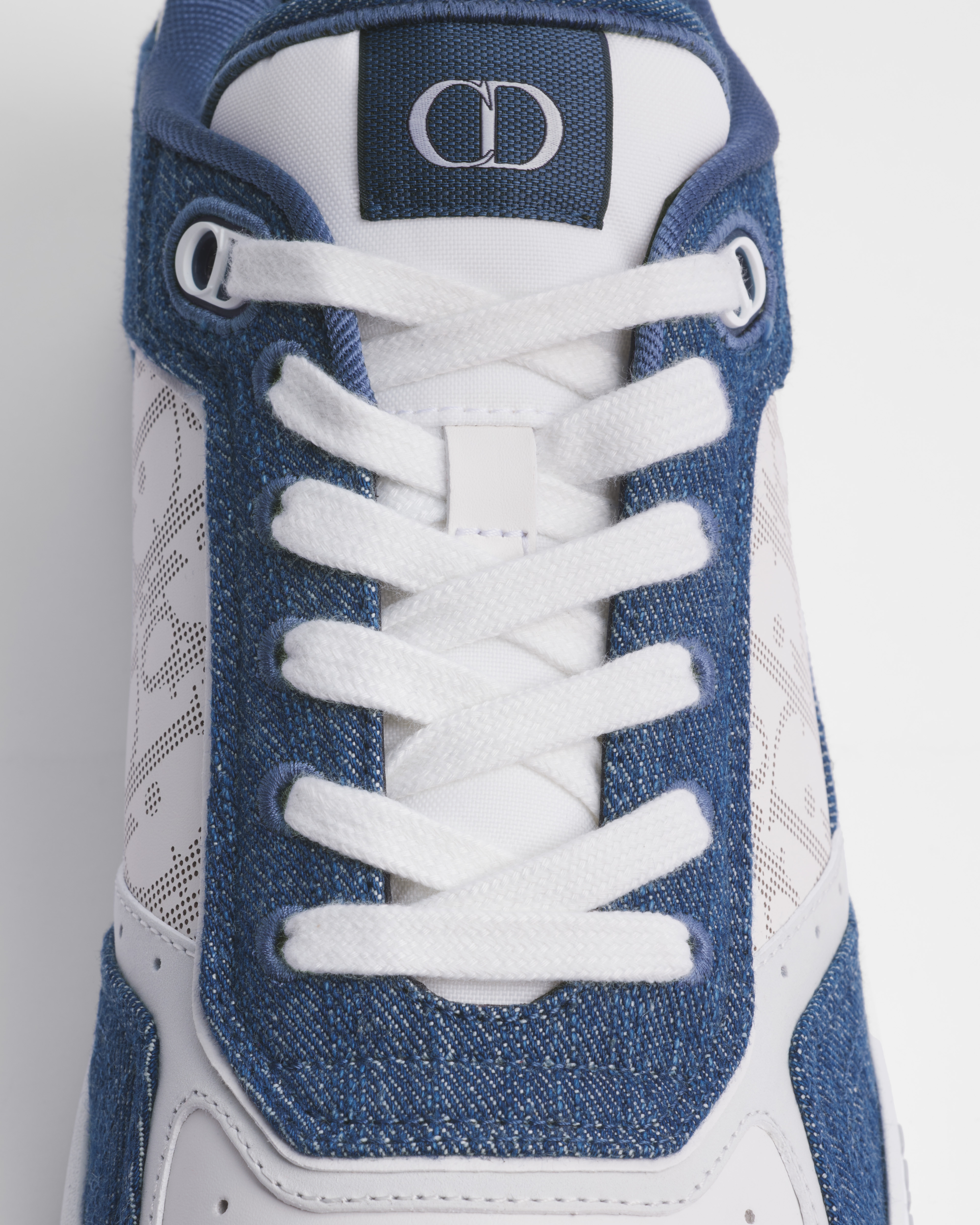 Sneaker B27 Uptown basse Cuir de veau lisse blanc, denim bleu et cuir Dior Oblique Galaxy blanc E11