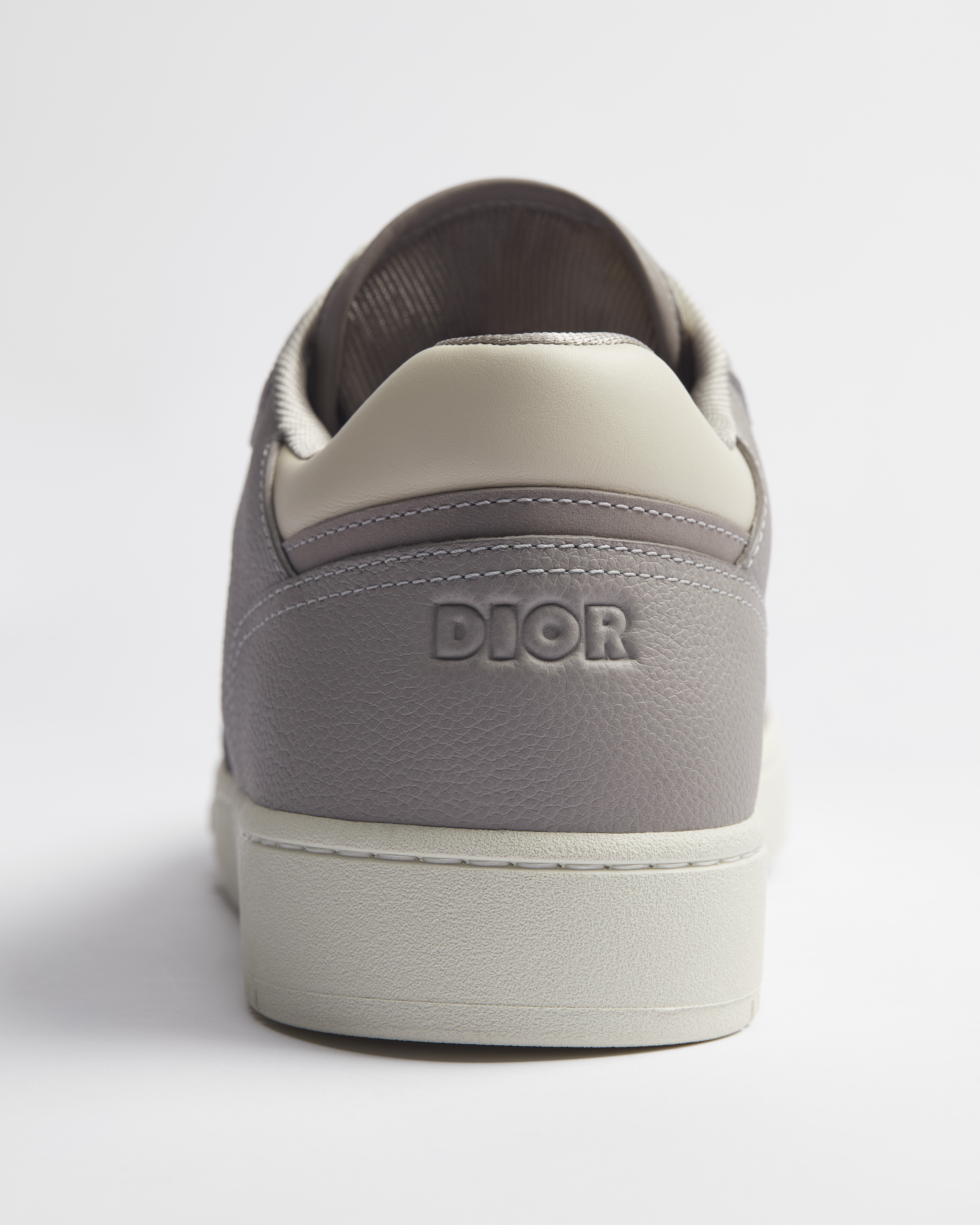 Sneaker bassa B27 Uptown Pelle di vitello granulata grigio Trianon e crema con pelle Dior Gravity crema E10