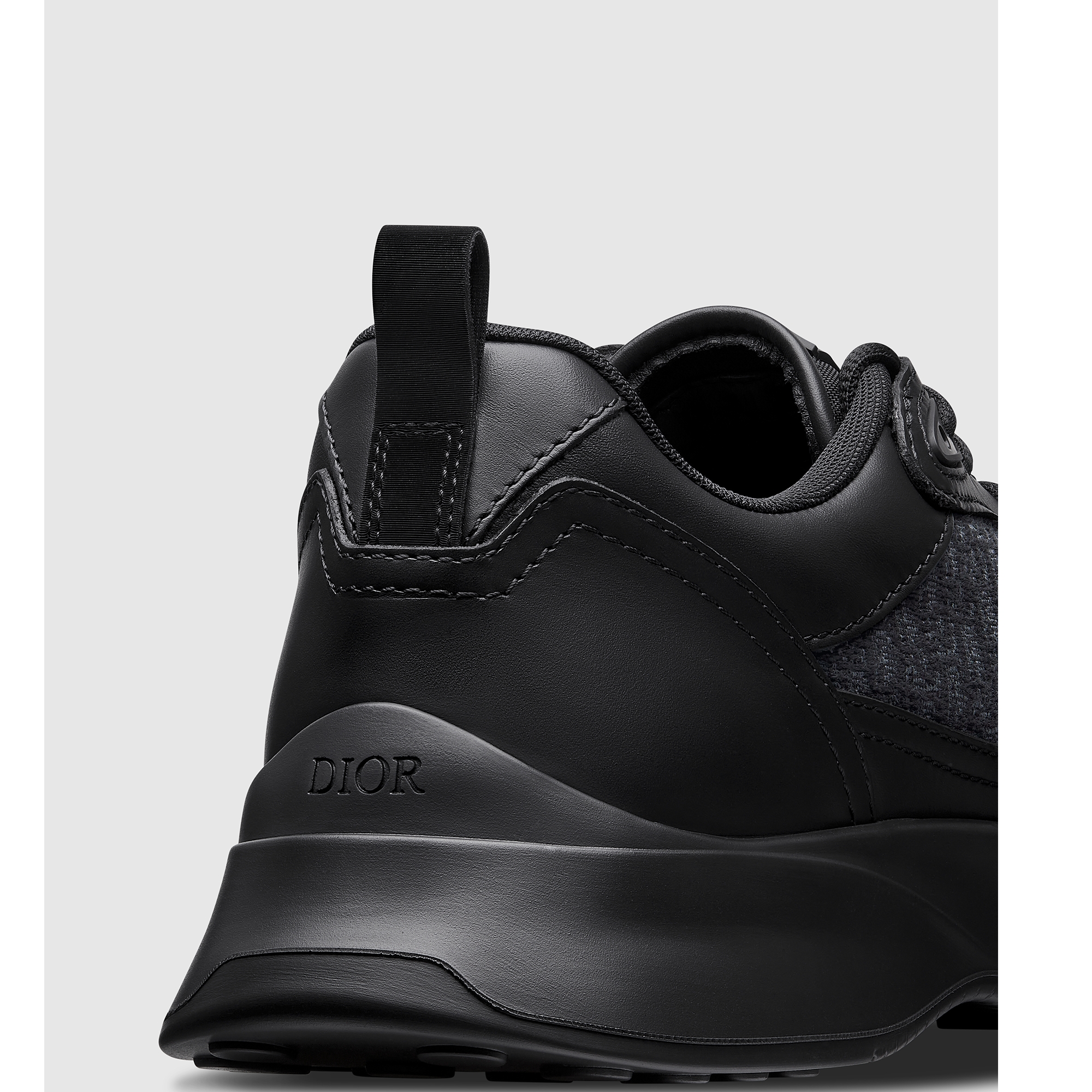 B25 Runner Sneaker Glattes Kalbsleder in Schwarz und Dior Oblique Jacquard E09