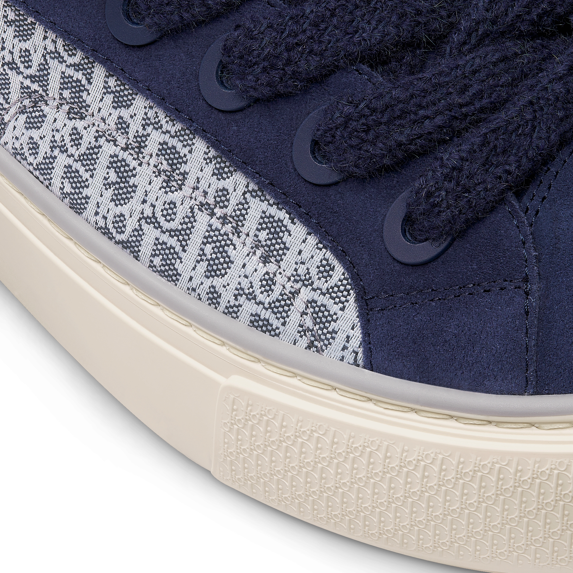 B33 Spin Sneaker