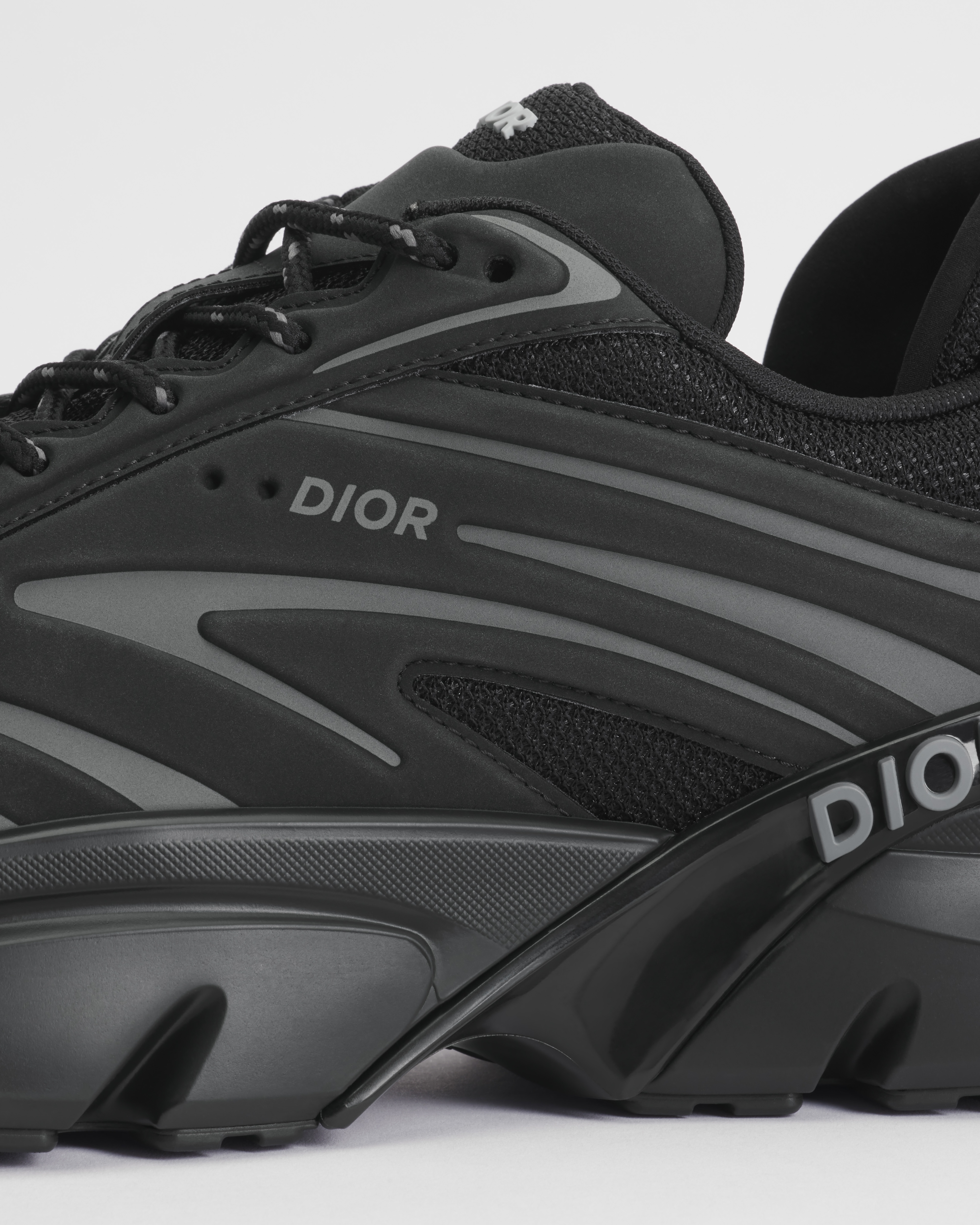 B44 Blade Sneaker Funktionsmesh und Funktionsstoff in Schwarz E11