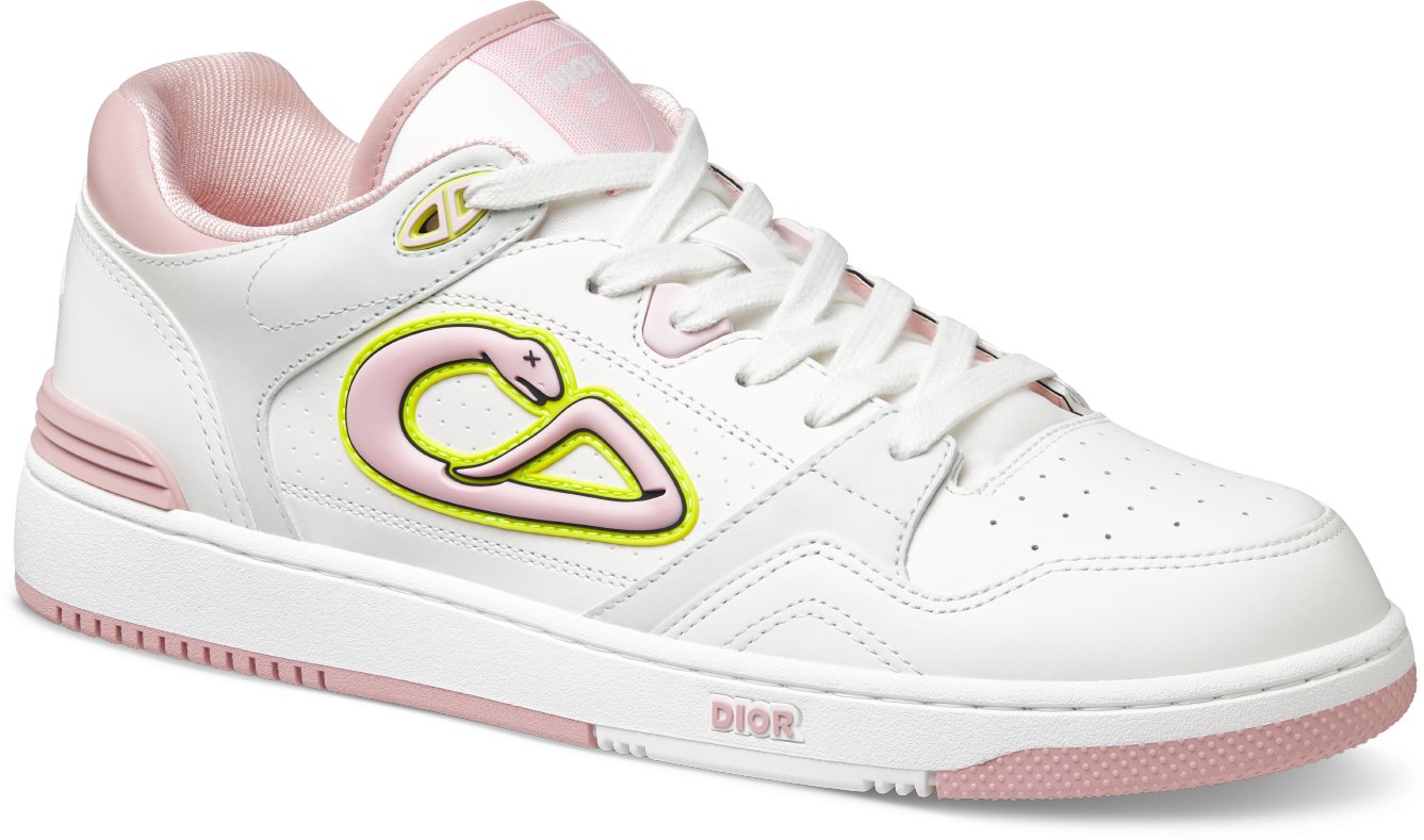 Sneaker B57 Dribble basse DIOR AND KAWS – ÉDITION LIMITÉE ET NUMÉROTÉE Vue de 3/4 zoomée