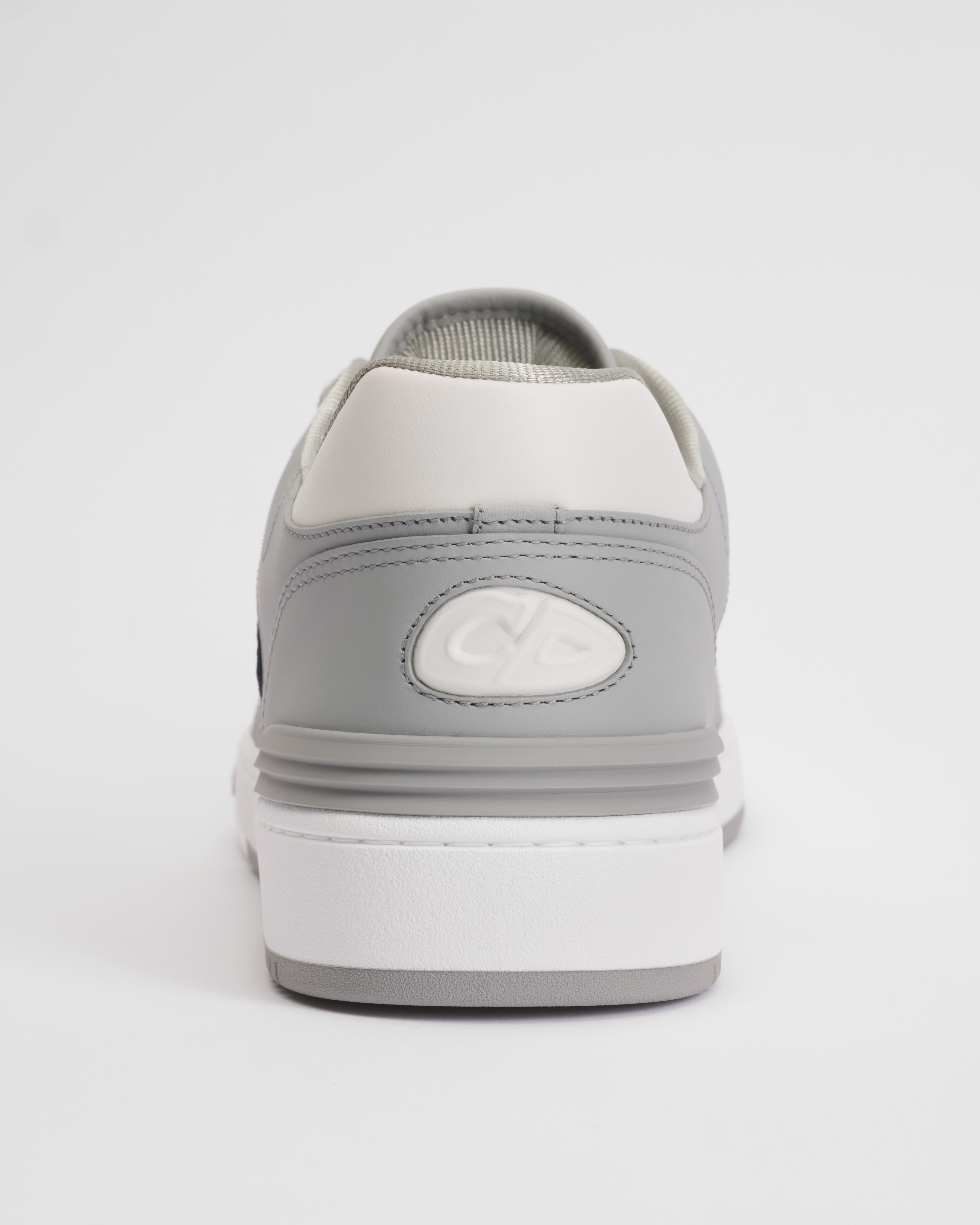 Sneaker B57 Dribble basse Cuir de veau lisse gris Dior et blanc et toile jacquard Dior Oblique beige et noir E08