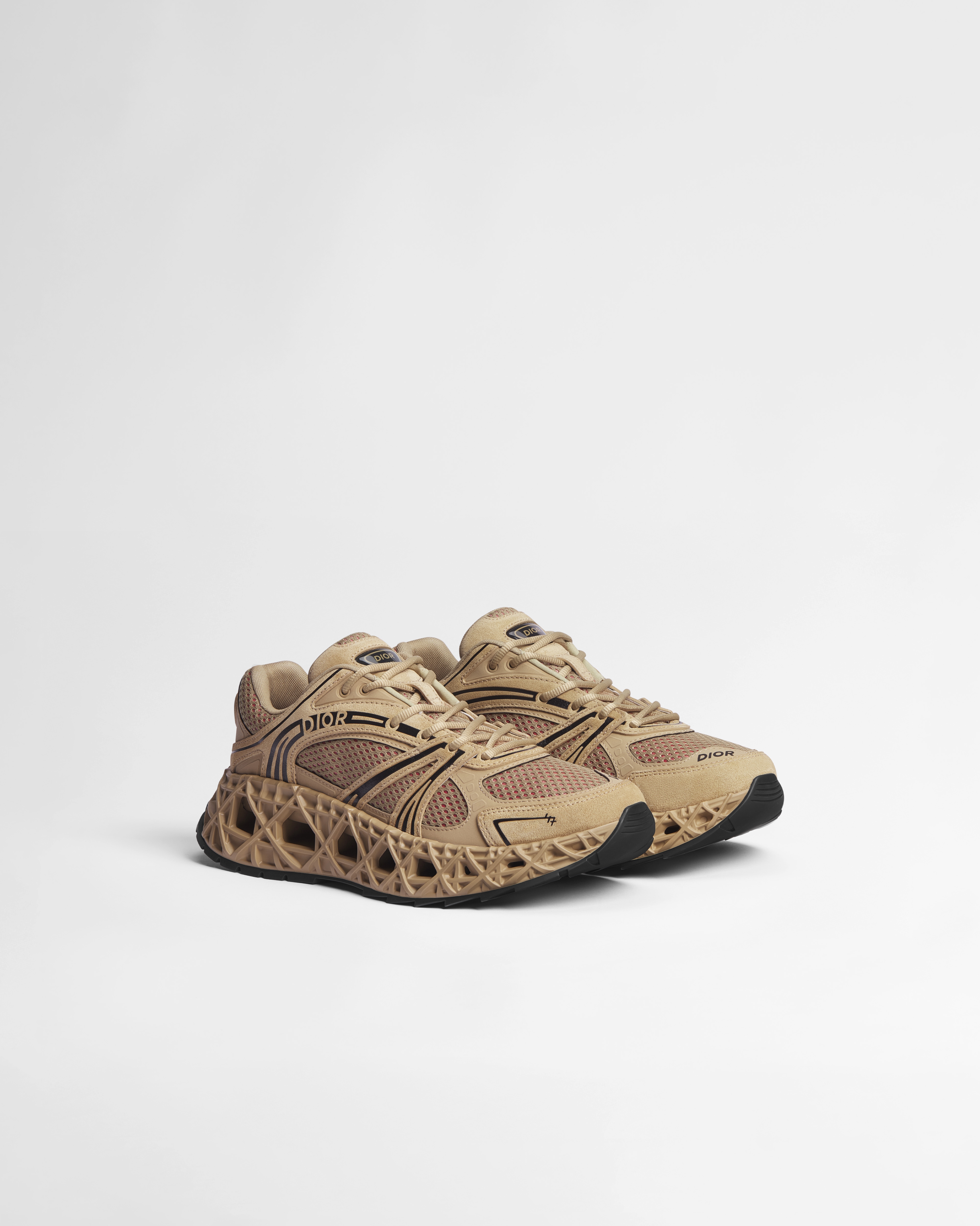 Sneaker B35 NXXT Ante de piel de becerro beige, tejido técnico beige y tejido técnico de malla rojo E03