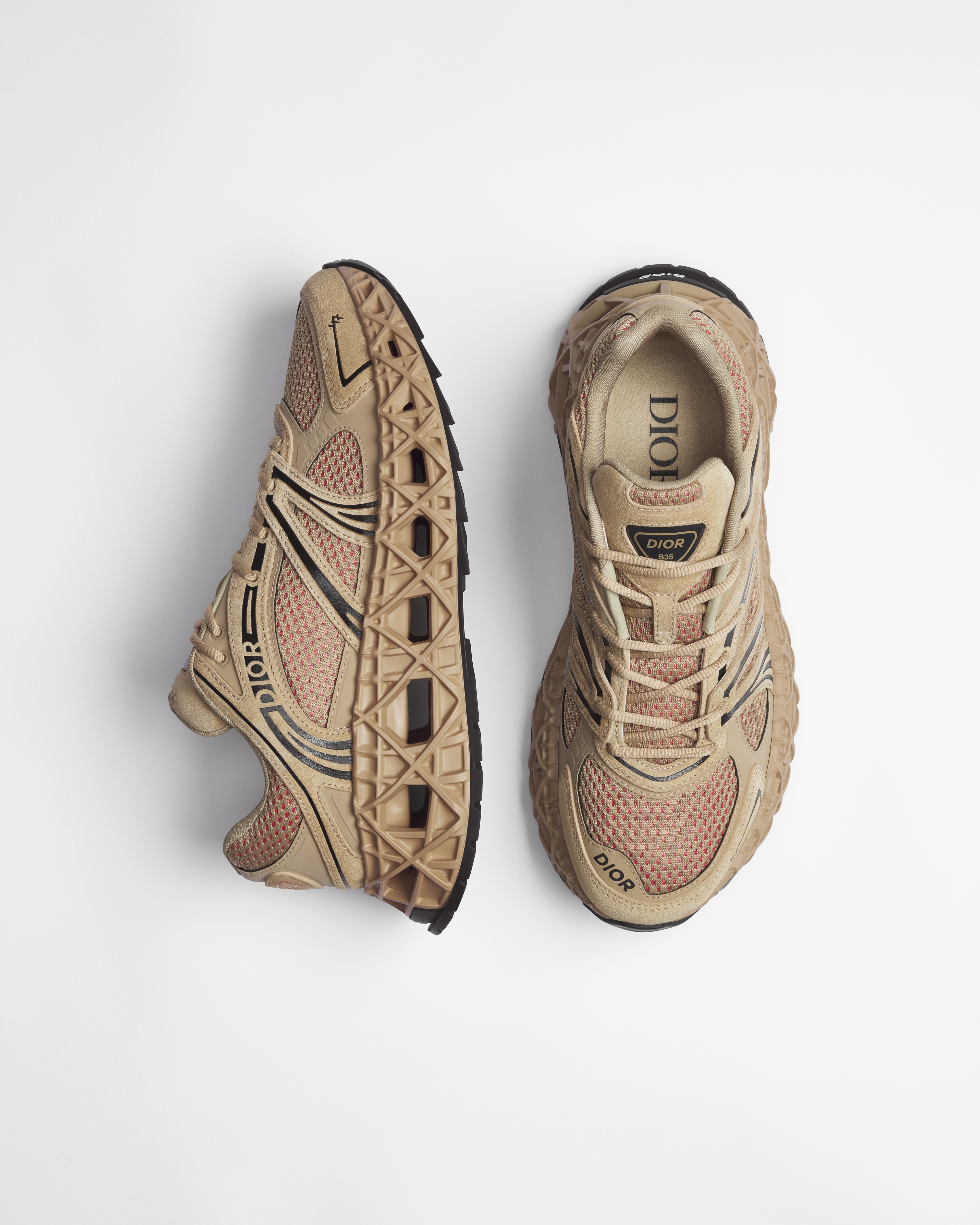 รองเท้าสนีกเกอร์ B35 NXXT หนังกลับสีเบจ ผ้าเทคนิคัลสีเบจ และผ้าตาข่ายเทคนิคัลสีแดง E09