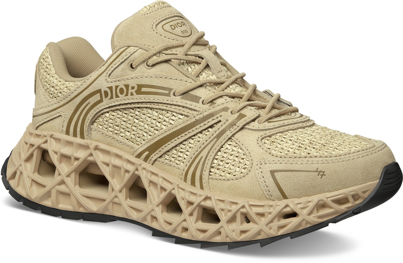 B35 NXXT Sneaker – LIMITED AND NUMBERED EDITION Three quarter closed view