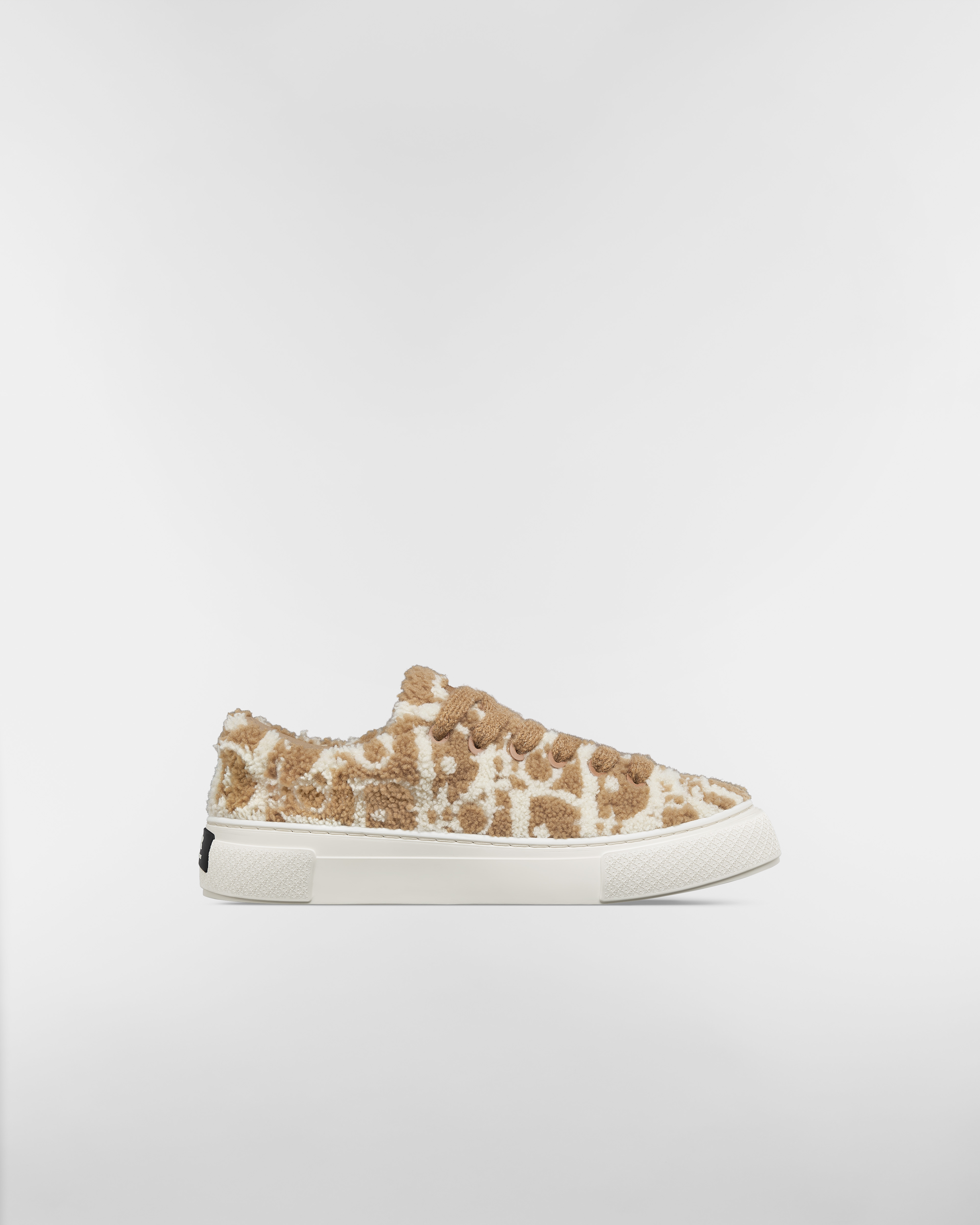 B33 Spin Sneaker – LIMITIERTE UND NUMMERIERTE EDITION Shearling in Kamelbraun und Cremeweiß mit Dior Oblique Intarsien E02