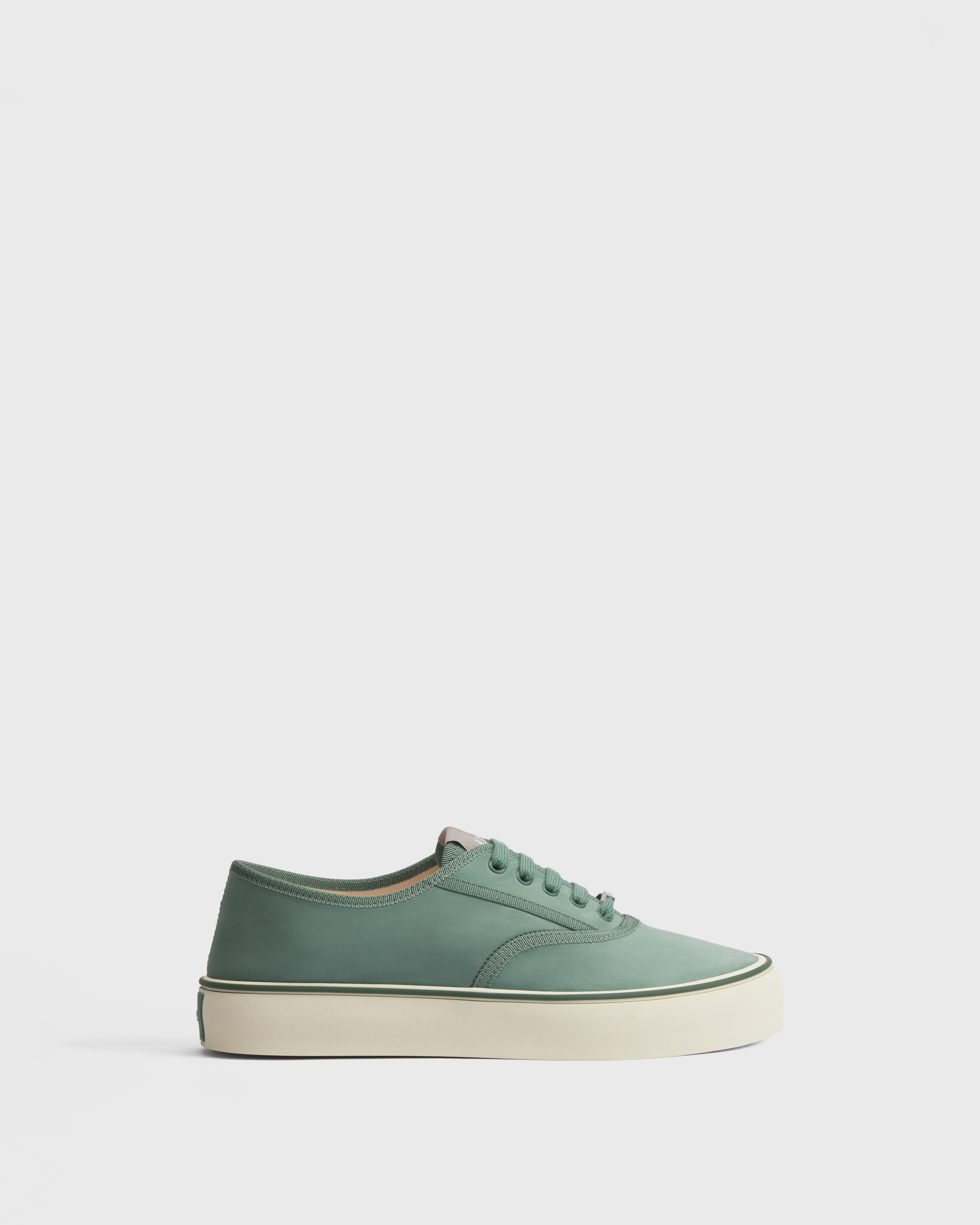 Sneaker Dior Saltwind Nubuck vert cèdre E02