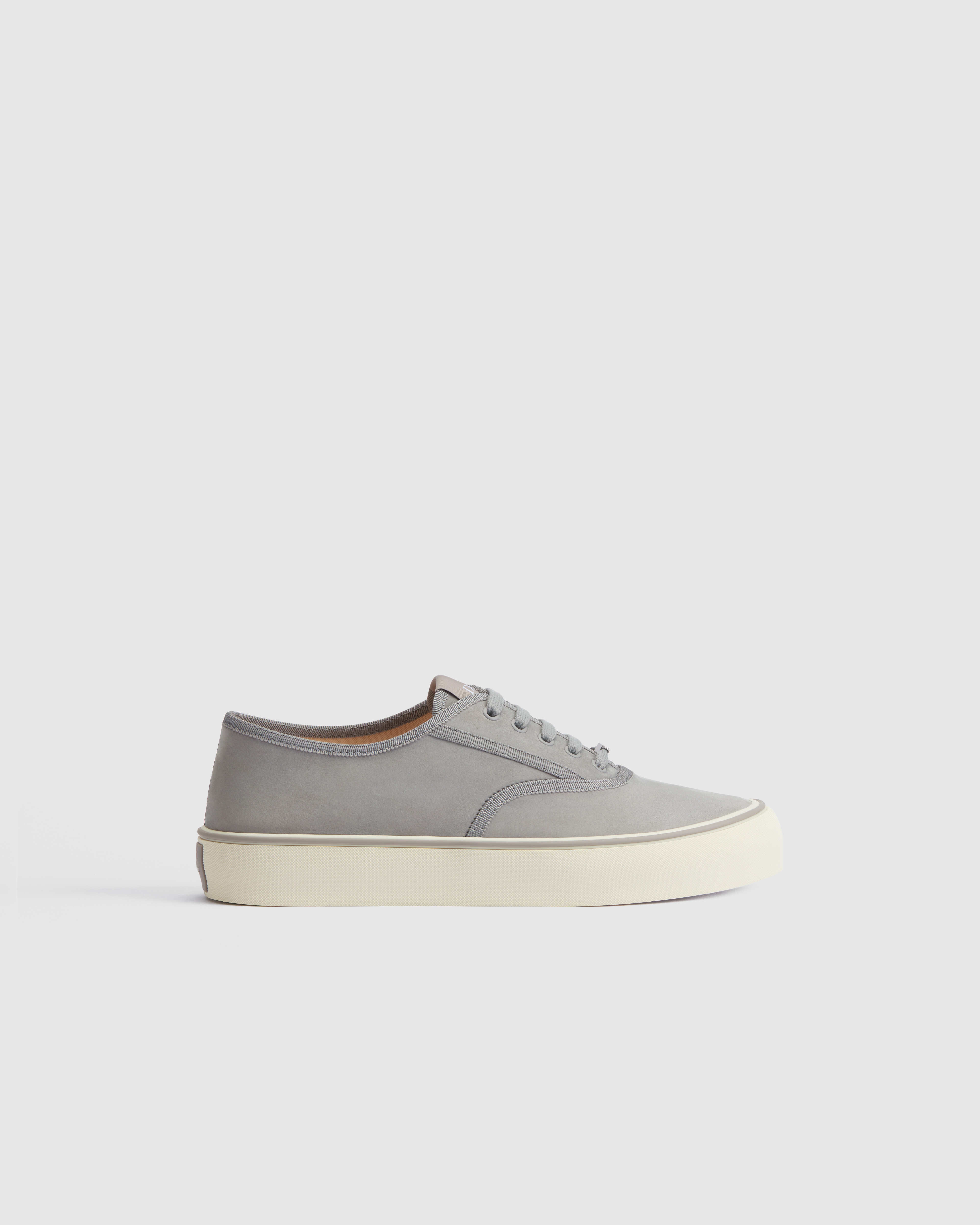 Dior Saltwind 運動鞋 特里亞農灰牛巴戈皮革 E02